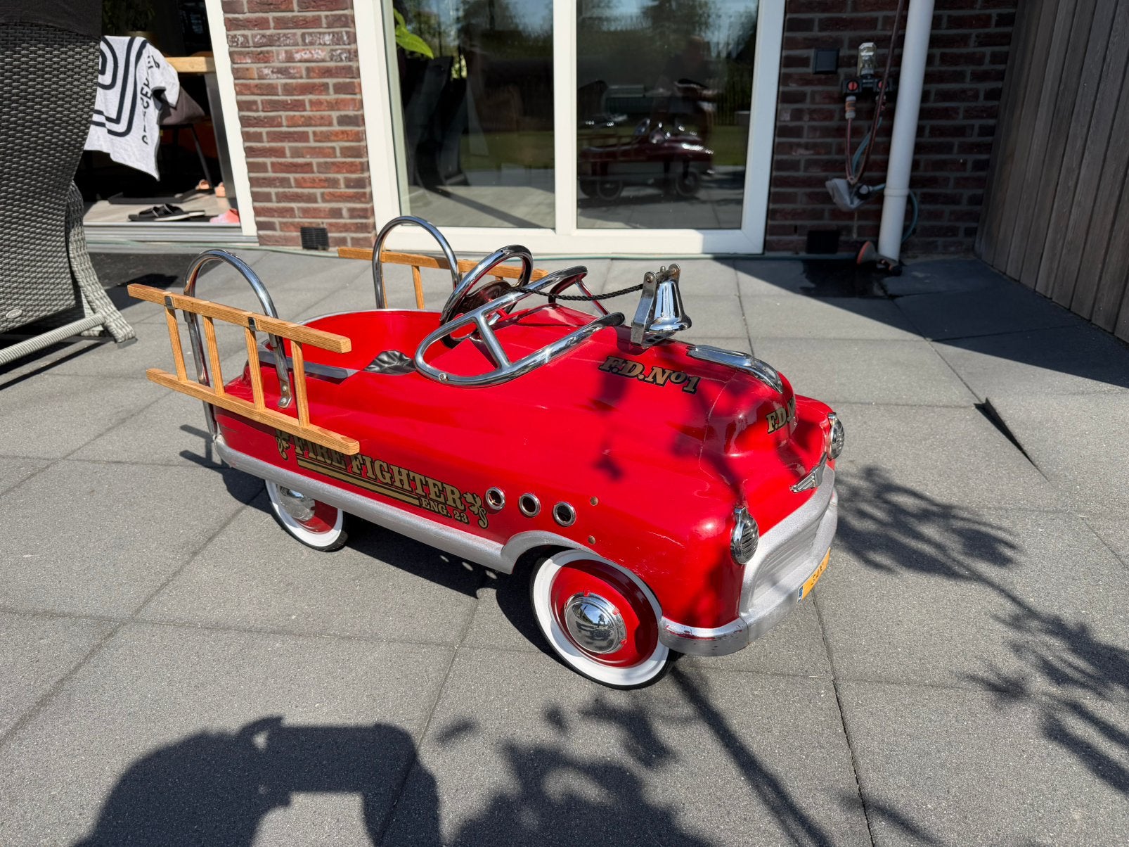 Brandweer trapskelter met toeter, Ophalen, Zo goed als nieuw