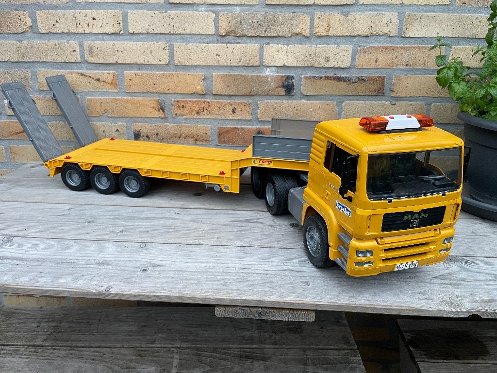Bruder MAN vrachtwagen met dieplader, Ophalen of Verzenden, Zo goed als nieuw