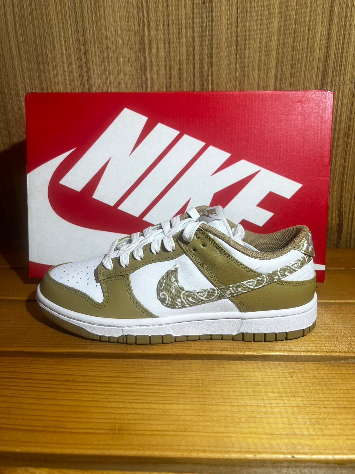 Nike Dunk Low Essential Paisley Pack Barley, Ophalen of Verzenden, Nieuw, Overige kleuren, Sneakers of Gympen