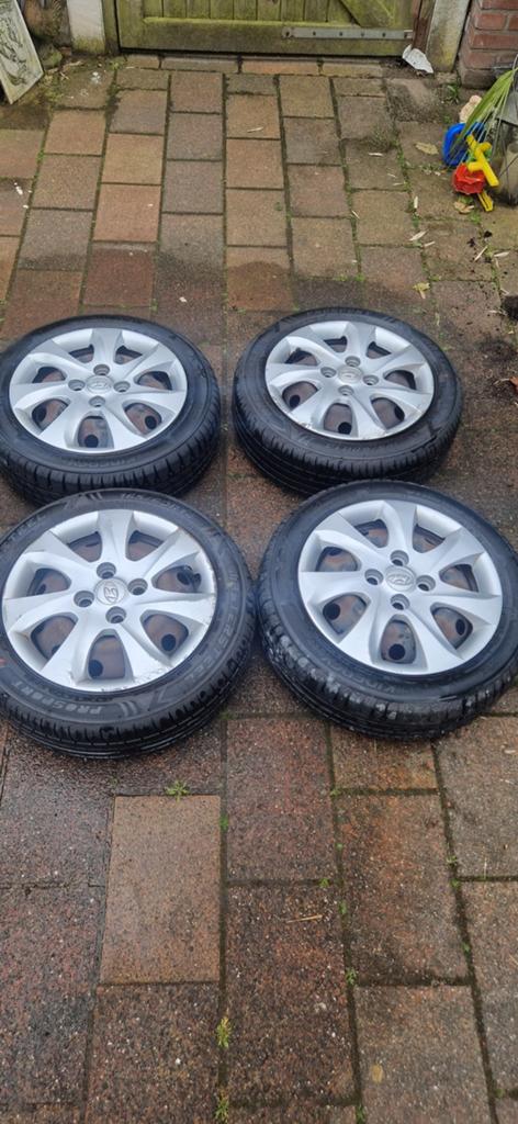 4 banden met velg hyundai i10 165x60r14, Auto-onderdelen, Banden en Velgen, Ophalen, 14 inch, Band(en), 165 mm