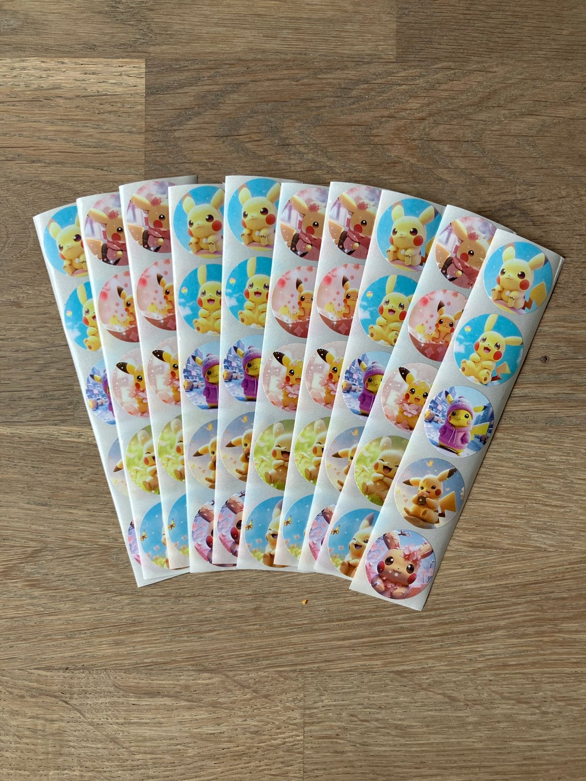50 Super Schattige Pikachu Stickers 2,5 cm, Ophalen of Verzenden, Nieuw, Strip of Tekenfilm