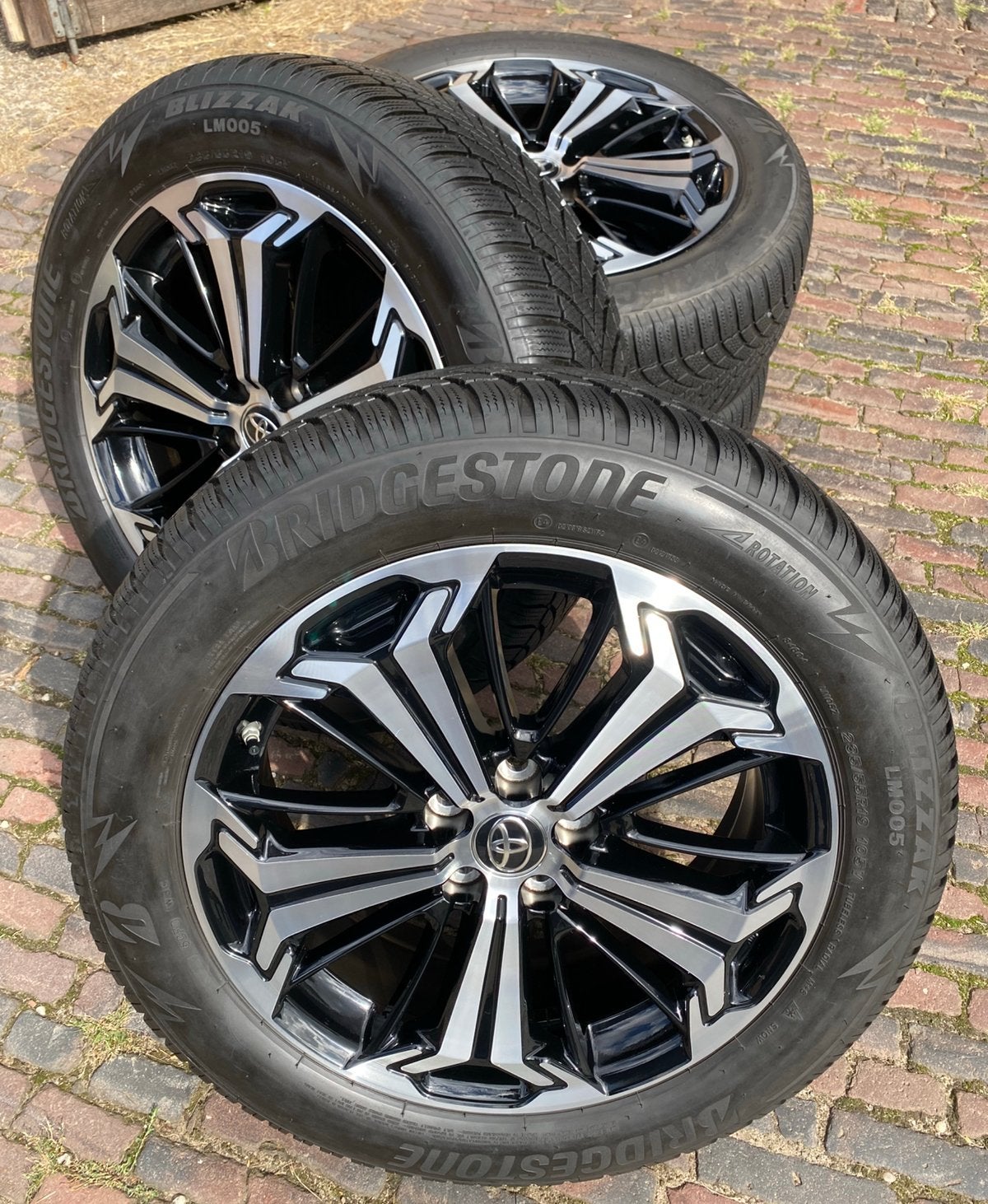 19” Toyota Rav4 bicolor velgen + 235/55 R19 winterbanden