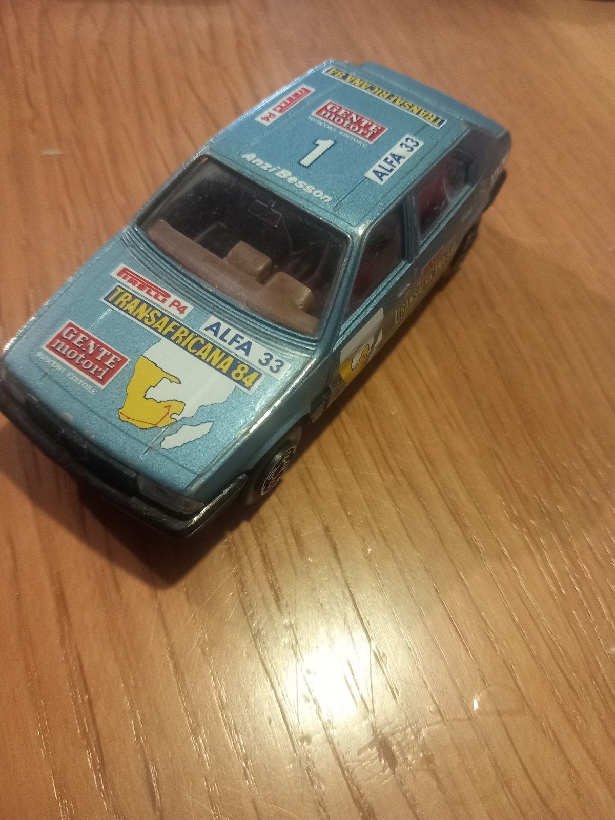Alfa romeo 33, Hobby en Vrije tijd, Modelauto's | 1:43, Ophalen of Verzenden, Zo goed als nieuw, Auto, Overige merken