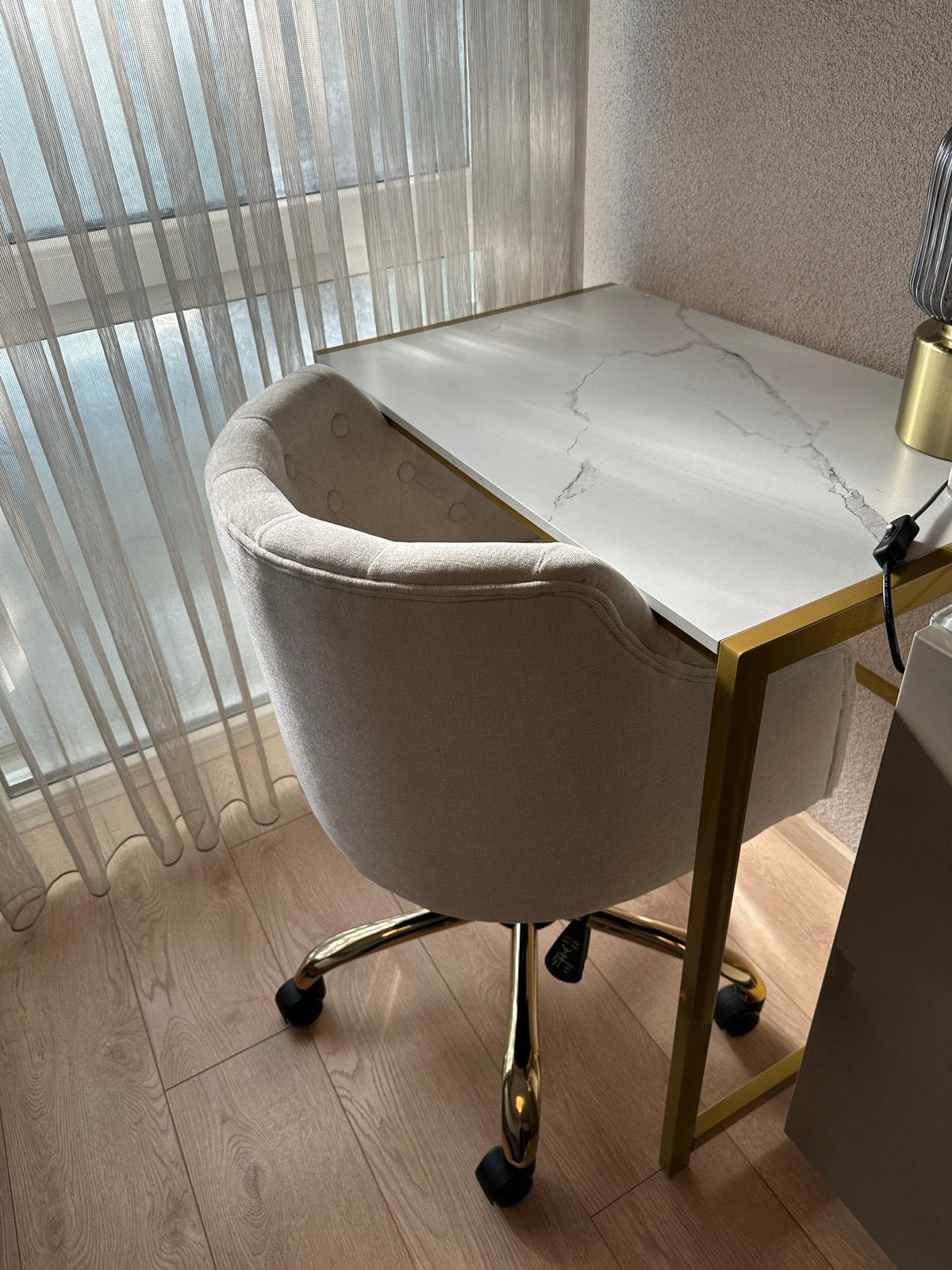 Luxe marmeren bureau met gouden poten, Ophalen of Verzenden, Zo goed als nieuw, Beige, Bureaustoel