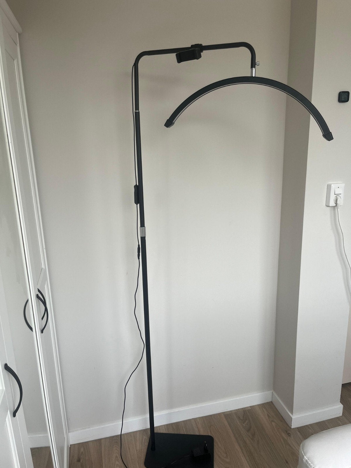 Professionele LED Vloerlamp voor Beautysalon, Ophalen, Zo goed als nieuw, 150 tot 200 cm