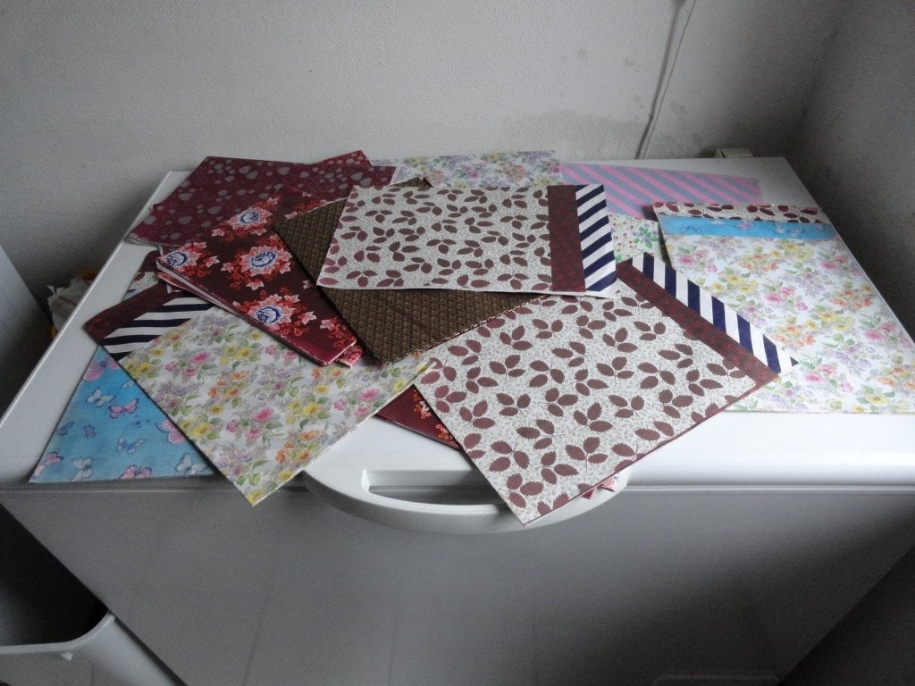 Inpakpapier, cadeau papier vellen in diverse fleurige prints, Diversen, Cadeaupapier, Ophalen of Verzenden, Zo goed als nieuw