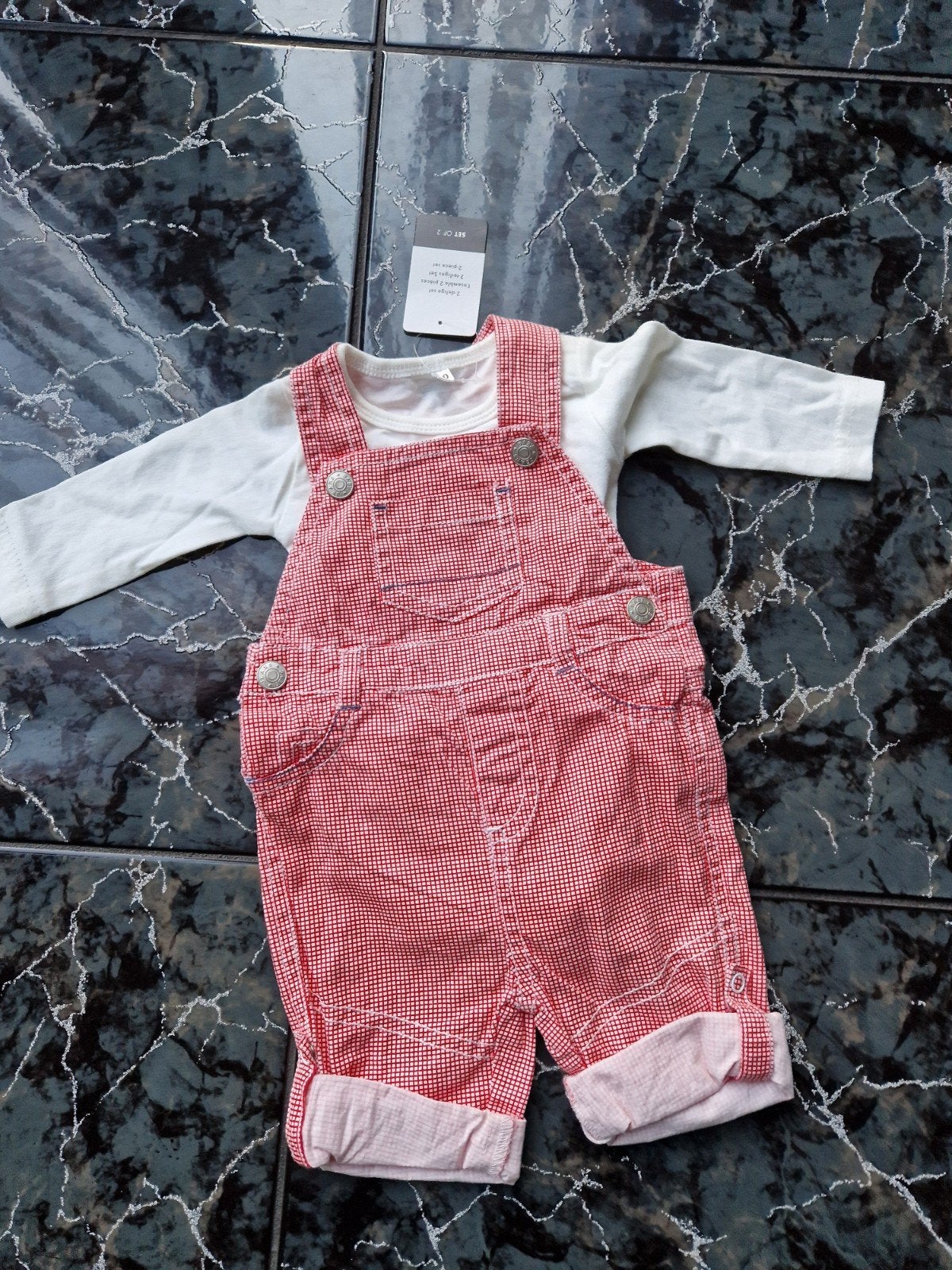 Nieuwe baby romper en tuinbroekje set maat 50, Kinderen en Baby's, Babykleding | Overige, Ophalen of Verzenden, Nieuw, Onbekend