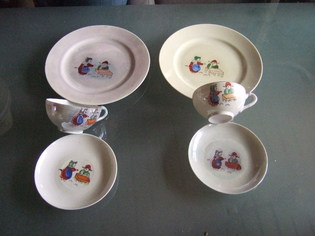 2 porselijnen kinderontbijt setjes, Antiek en Kunst, Ophalen of Verzenden