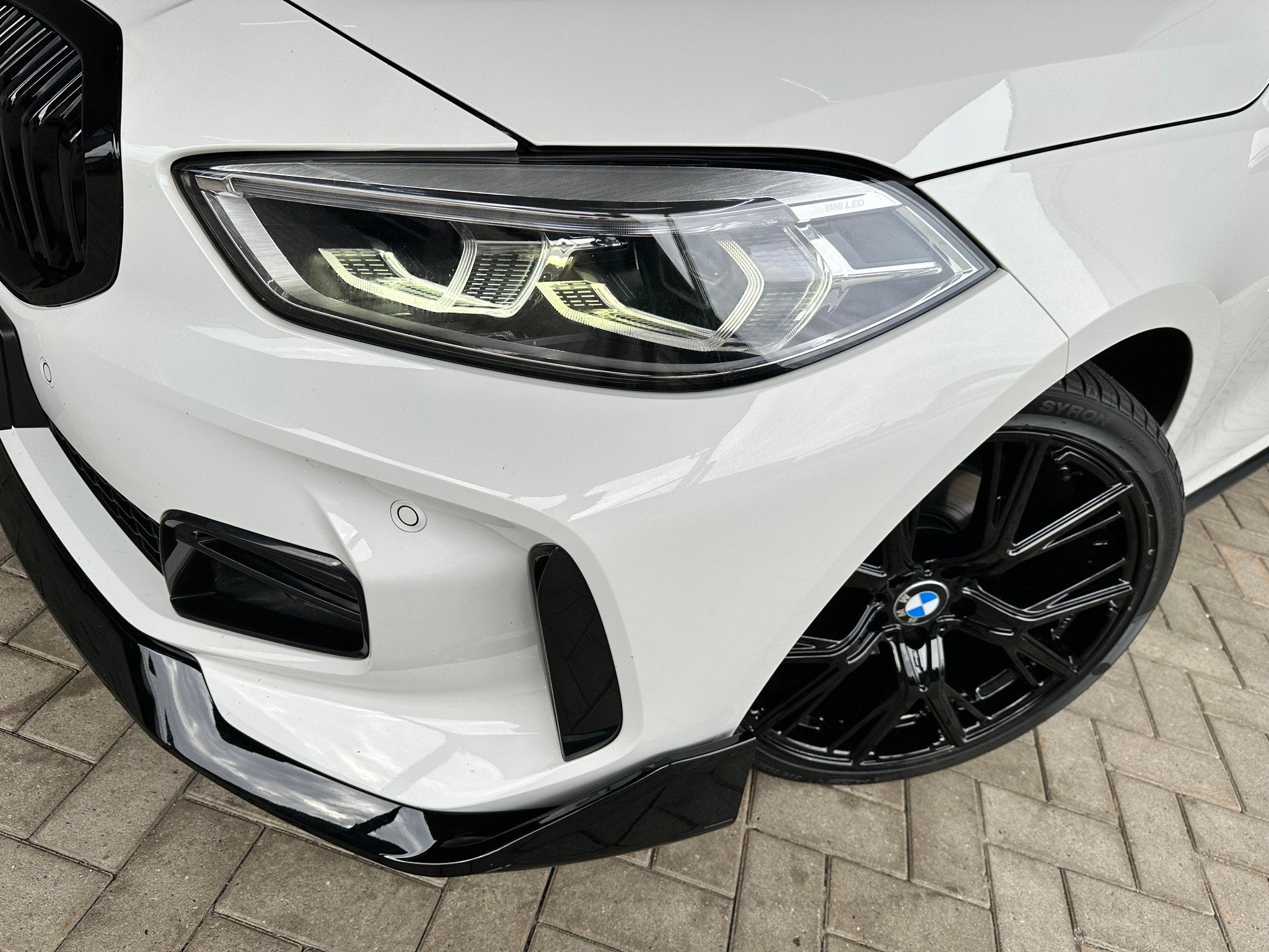 BMW 1 Serie 118i | M-SPORT | AUT | LED | Navi PRO | Stoelver, Auto's, Gebruikt, 1290 kg, Wit, Origineel Nederlands