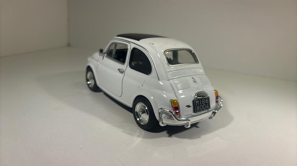 Fiat nuova 500 welly 1.24, Hobby en Vrije tijd, Modelauto's | 1:24, Ophalen of Verzenden, Welly, A, A