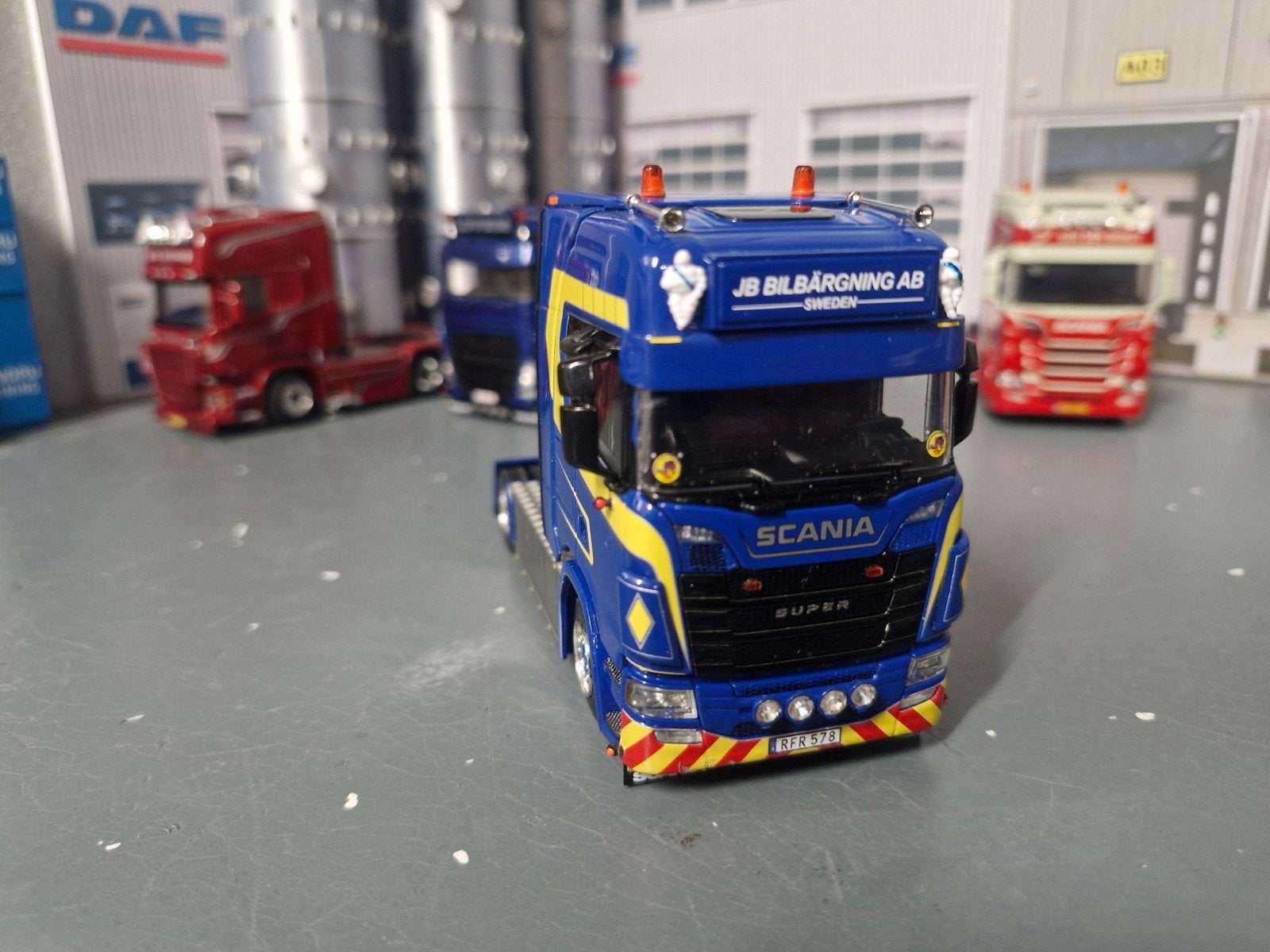 scania low dek trekker wsi, Hobby en Vrije tijd, Modelauto's | 1:50, Ophalen of Verzenden, Zo goed als nieuw, Bus of Vrachtwagen