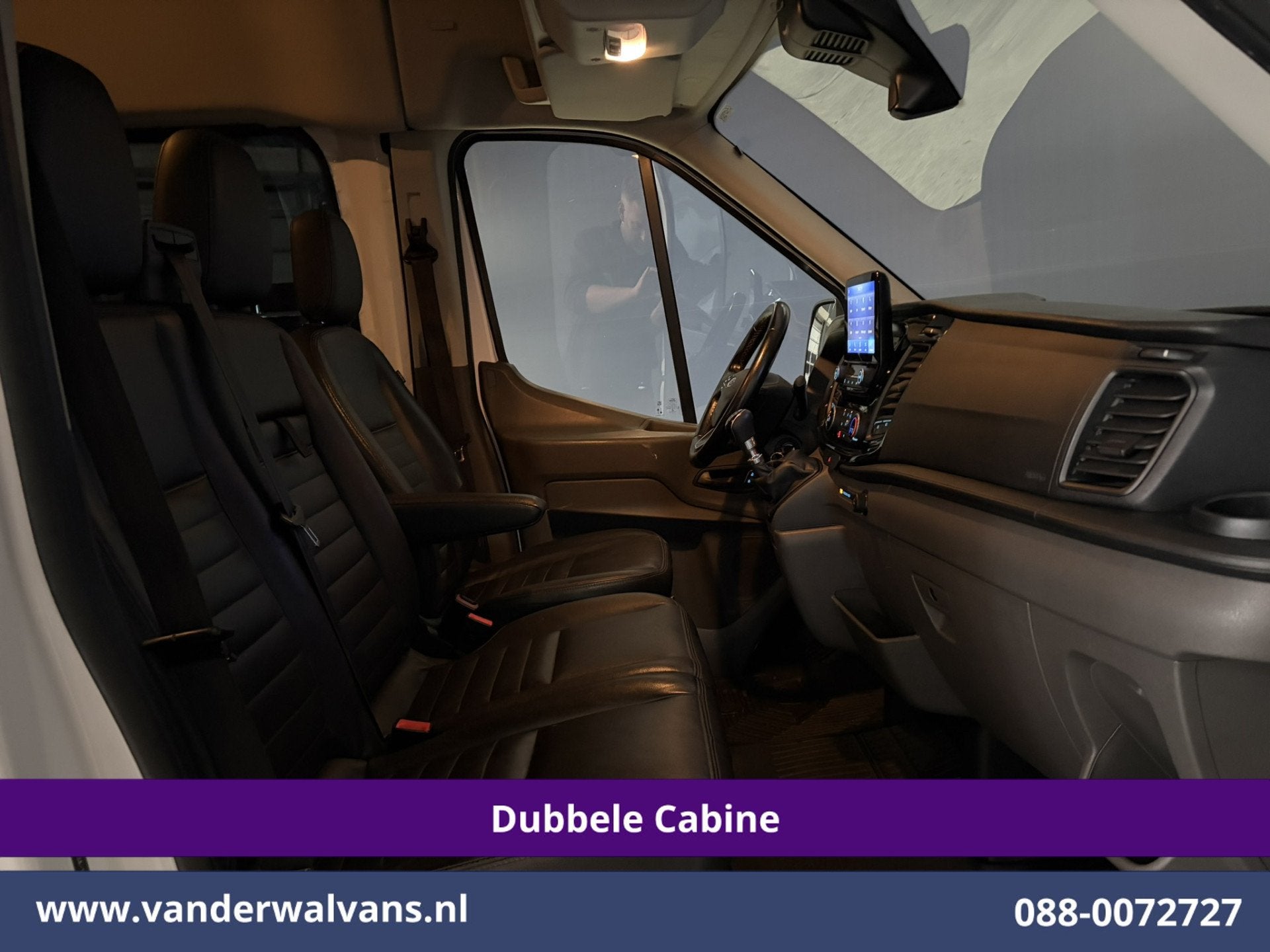 Ford Transit 2.0 TDCI 131pk L3H3 Dubbele Cabine Euro6 Inrich, Auto's, Voorwielaandrijving, Dealer onderhouden, 15 km/l, 4 cilinders