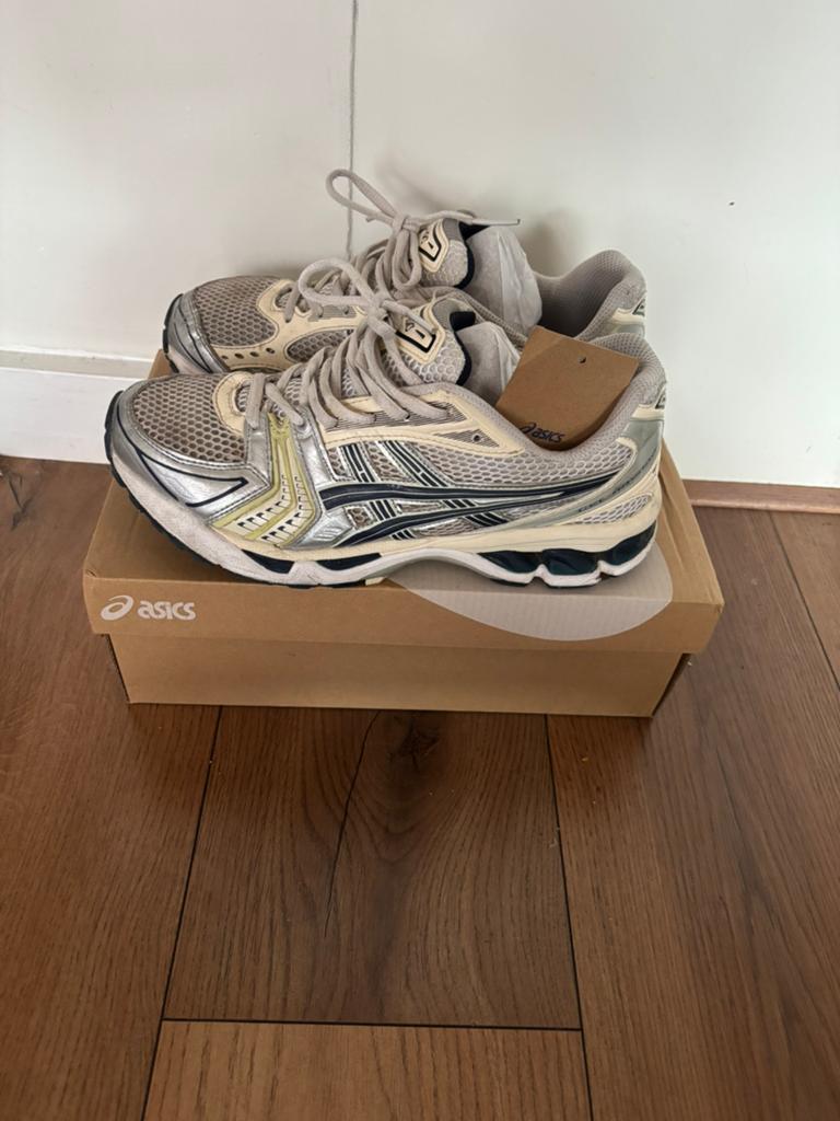 Asics gel kayano 14, Ophalen of Verzenden, Gedragen, Overige kleuren, Sneakers of Gympen