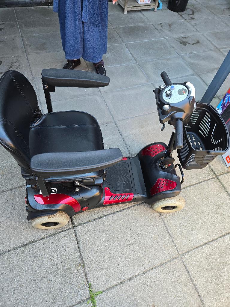 scootmobiel hij kan UIT ELKAAR, 16 t/m 25 km, Zo goed als nieuw, 16 km/u of meer, Ophalen