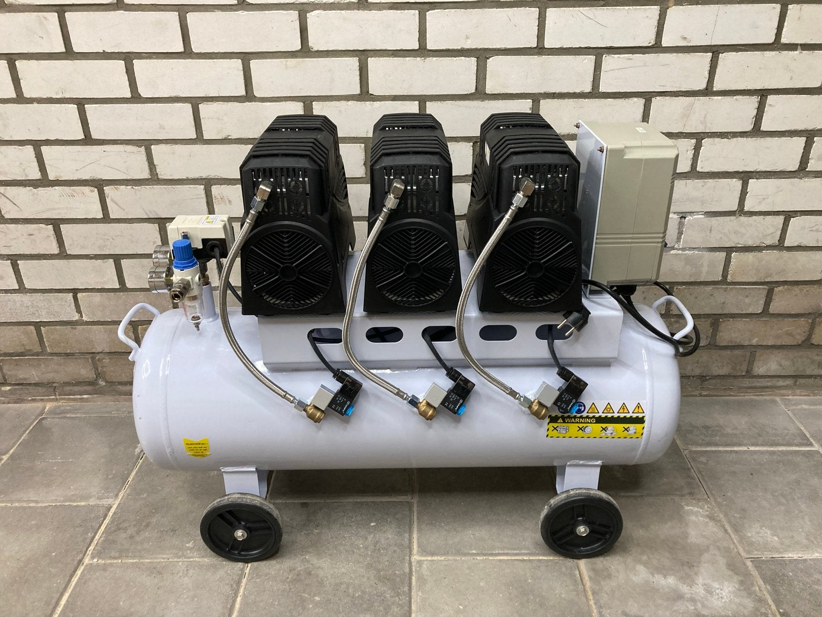 HBM 70 Liter low nois Compressor 2250W Zo goed als nieuw, Ophalen, 10 bar of meer, 400 tot 800 liter/min, Zo goed als nieuw
