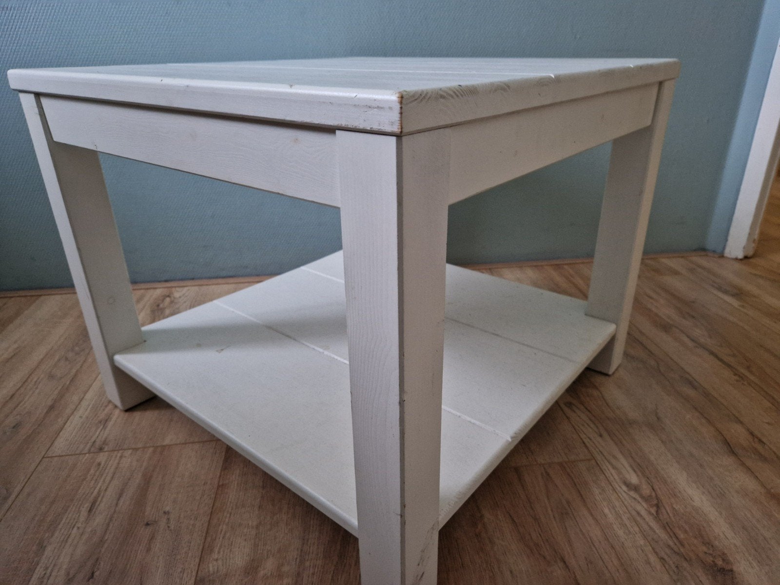 Witte bijzettafel met opbergplank, Ophalen, Gebruikt, 50 tot 100 cm, Modern, Scandinavisch