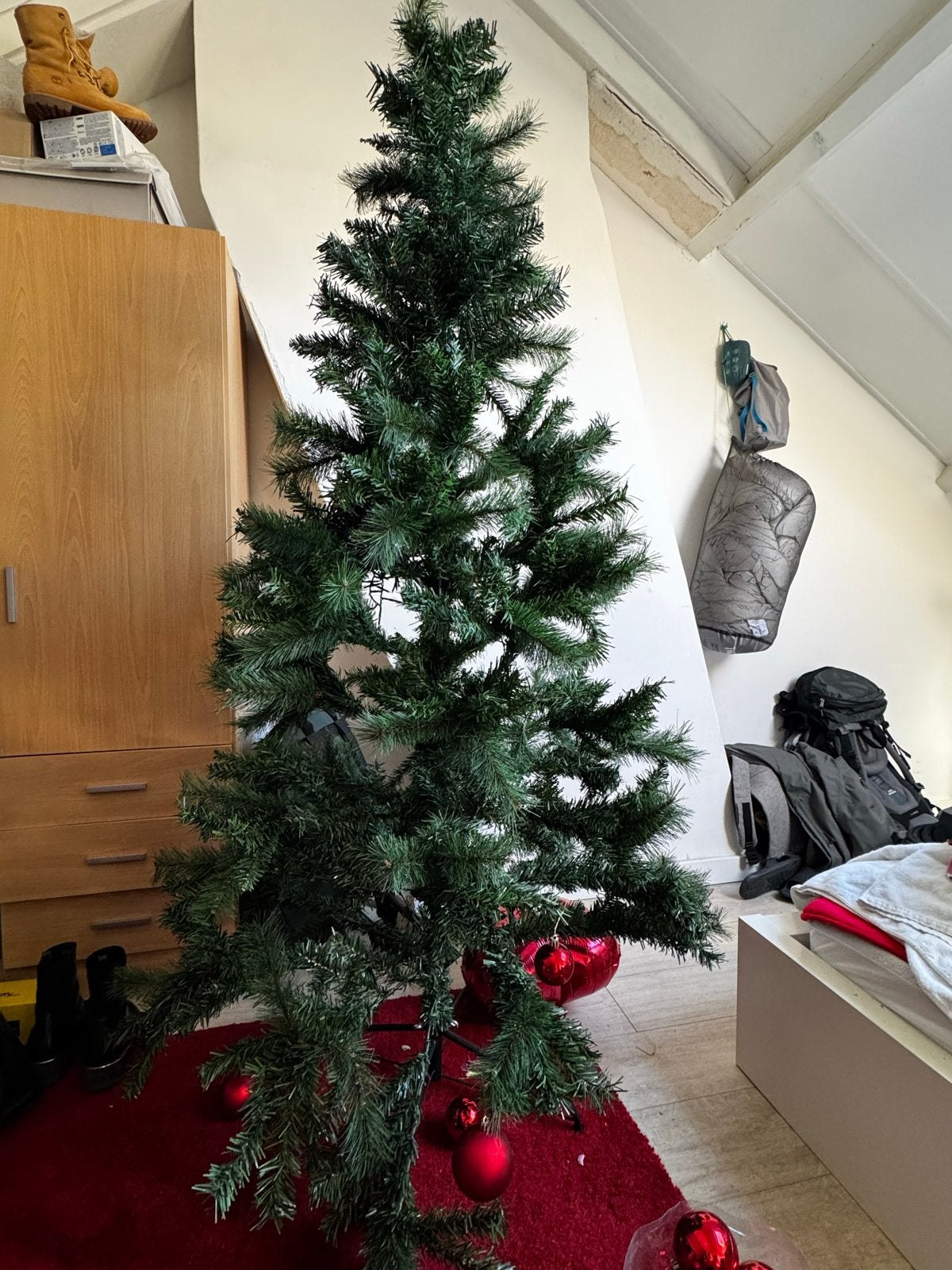Kerstboom 180 cm + grote set rode kerstversiering, Ophalen, Zo goed als nieuw