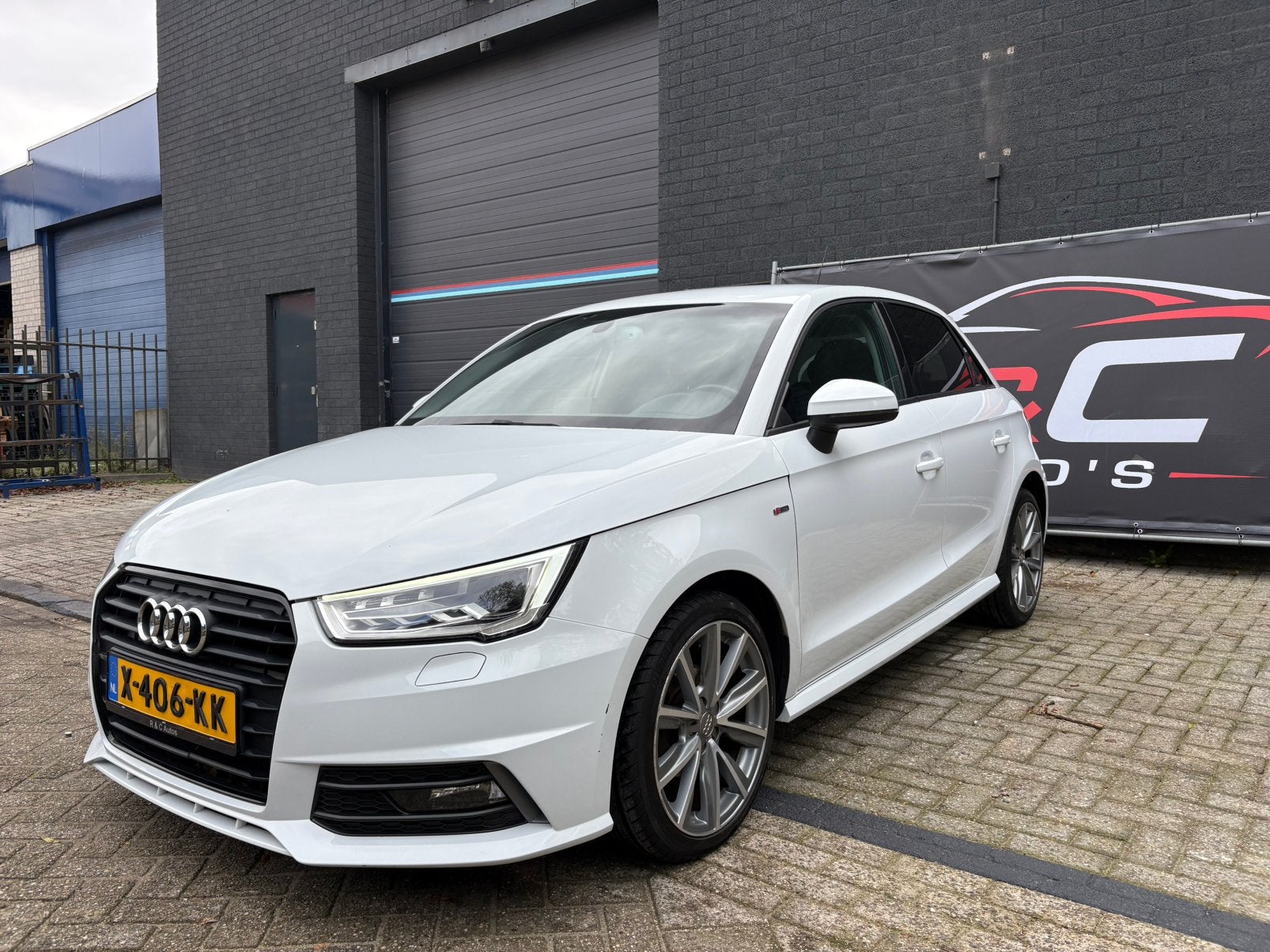 Audi A1 1.0 Tfsi Sport S line Editon 2016 Wit Navi/pdc/Xenon, Auto's, Voorwielaandrijving, Stof, 95 pk, Bedrijf