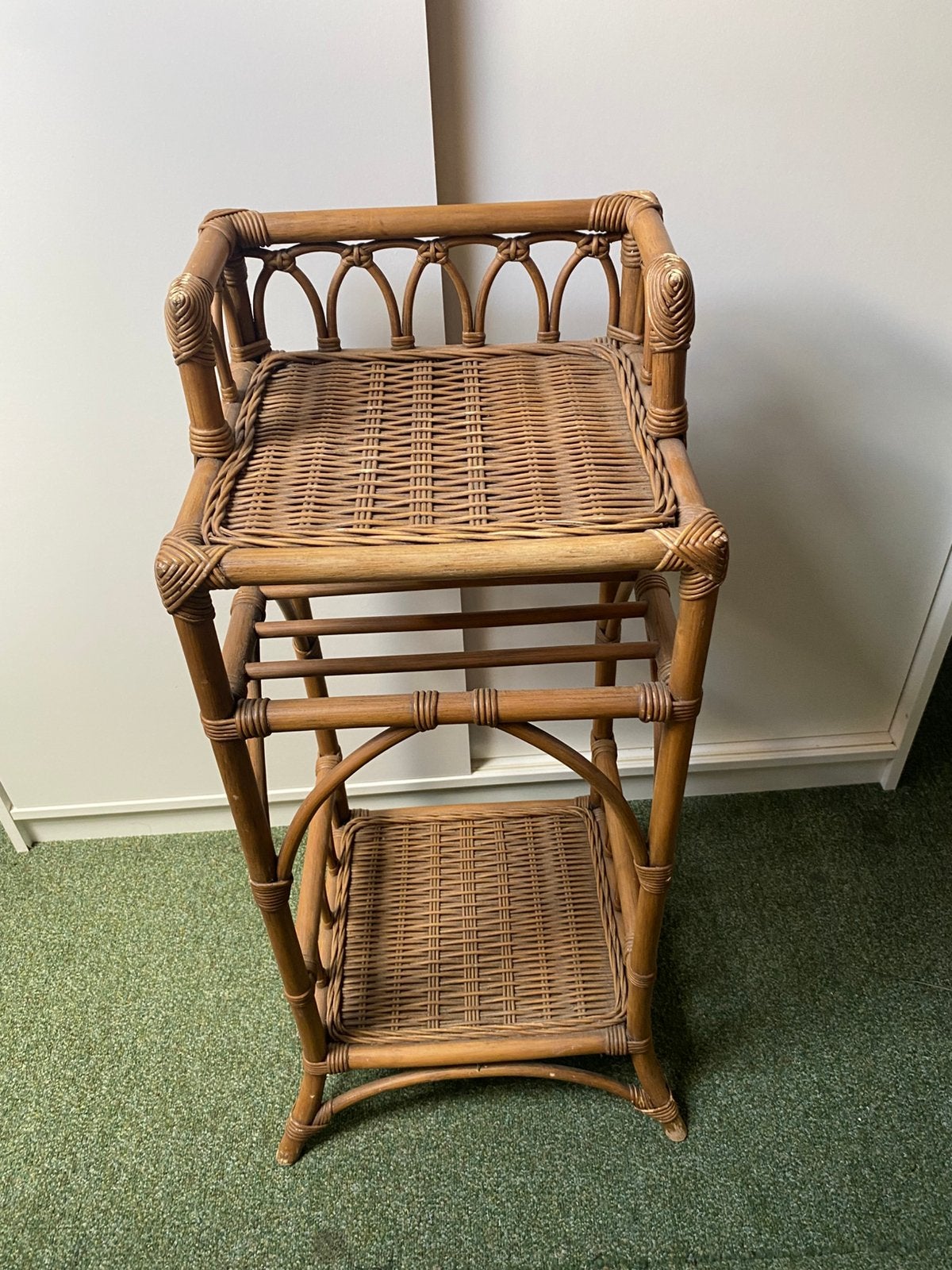 Rotan bijzettafel, Ophalen, Zo goed als nieuw