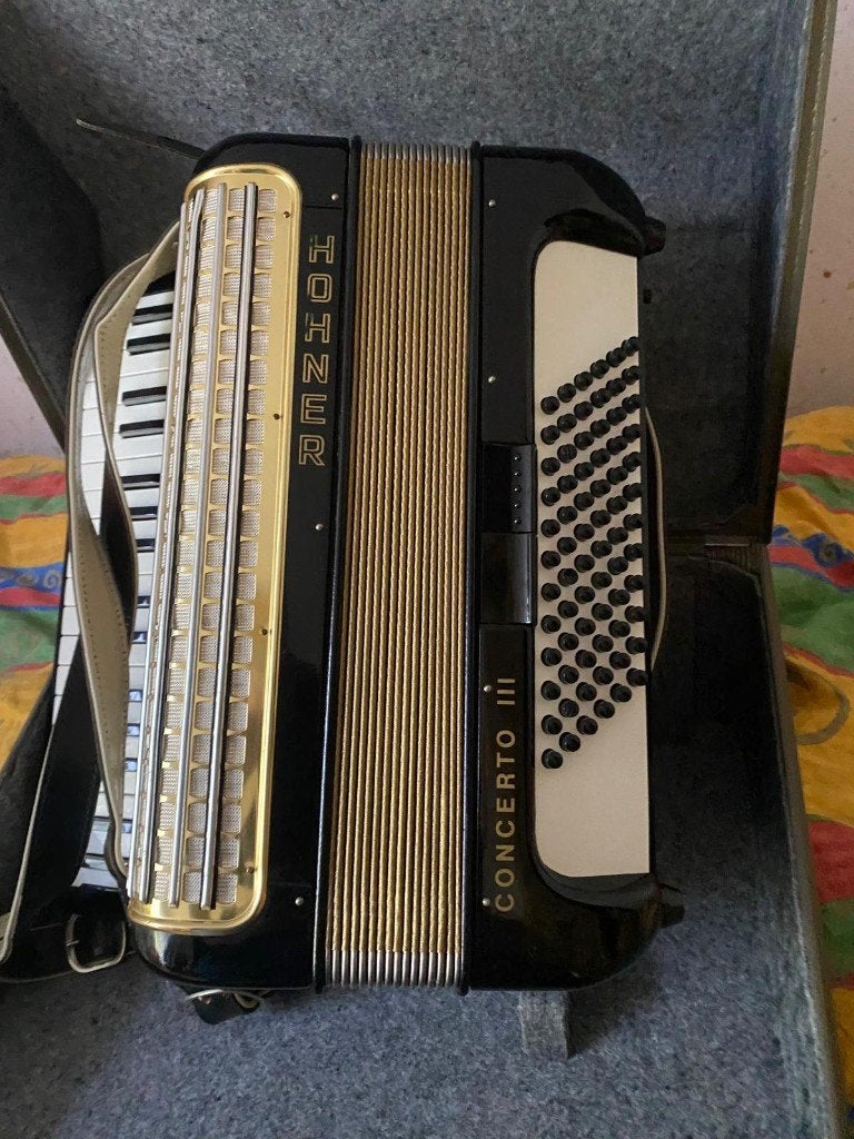 Accordeon Hohner Concerto III, Ophalen, Gebruikt, 72-bas, Met koffer