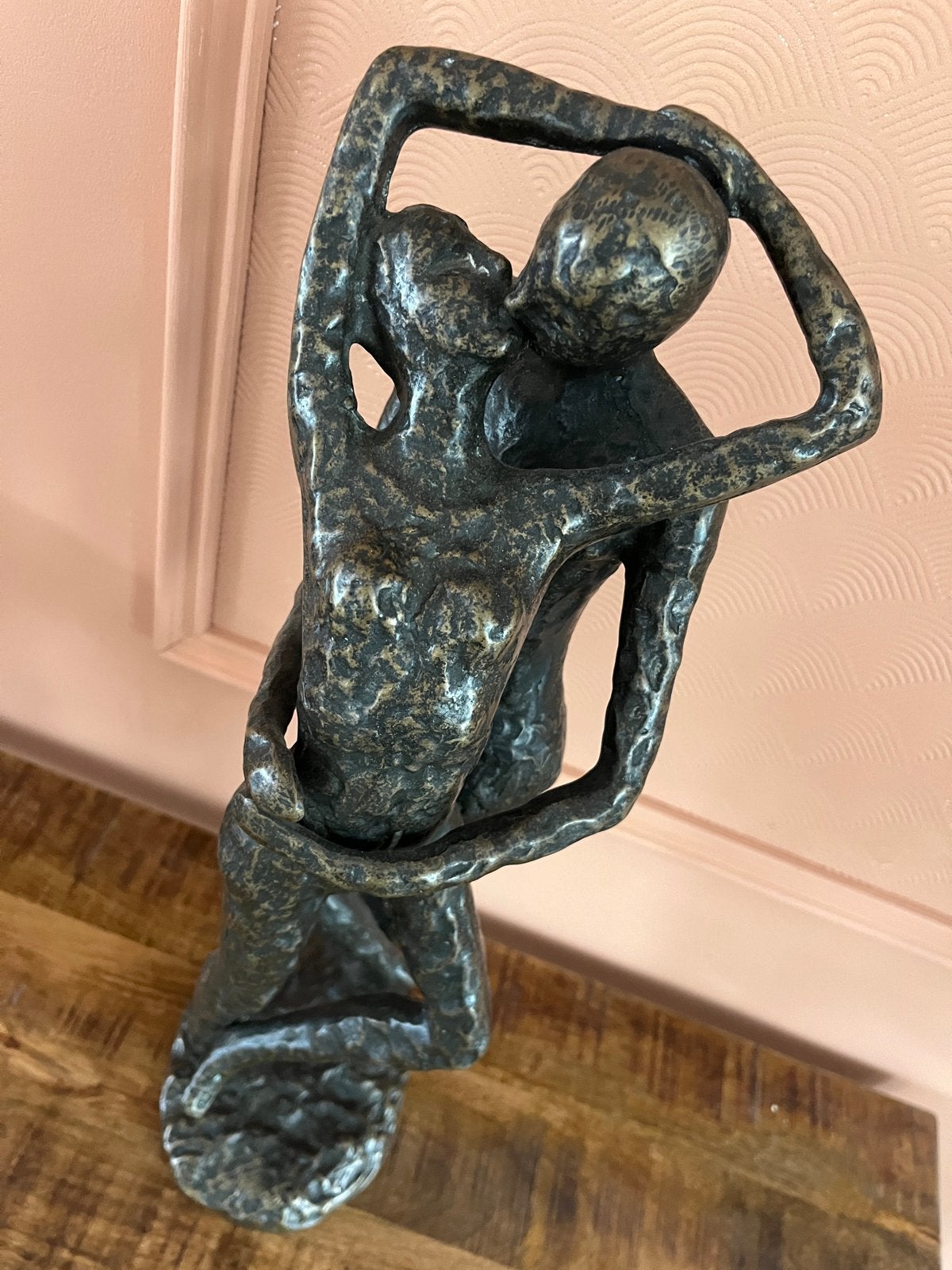 Bronzen Beeld: Omhelzend Paar - Liefdevolle Kunst, Antiek en Kunst, Ophalen, Groep mensen, 20 - 50 cm, Beeld