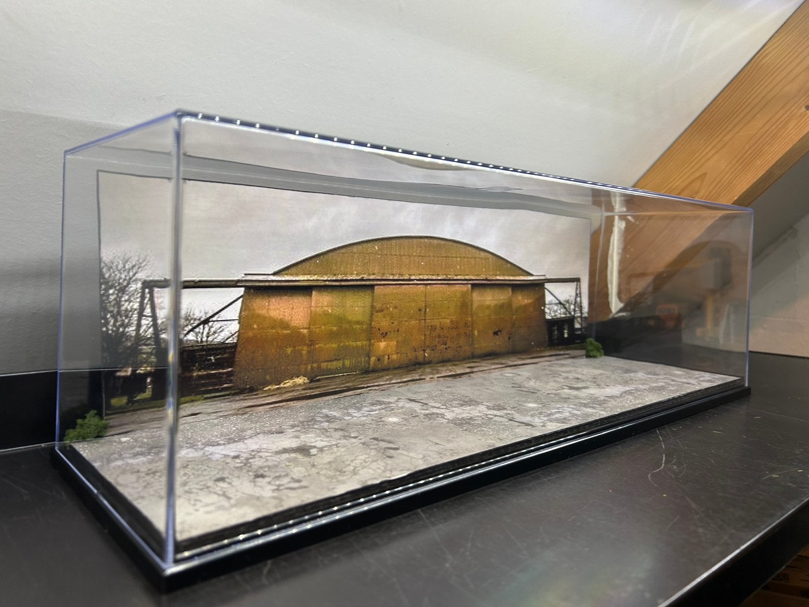 Stolp vitrine met diorama (51cm), Ophalen of Verzenden, Nieuw, Overige typen, Overige merken