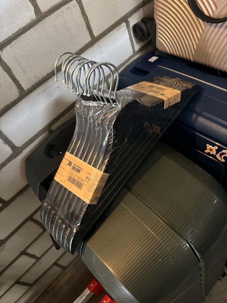 Nieuwe IKEA Bumerang kledinghangers (8 stuks), Ophalen of Verzenden, Nieuw, Hout, Volwassenen