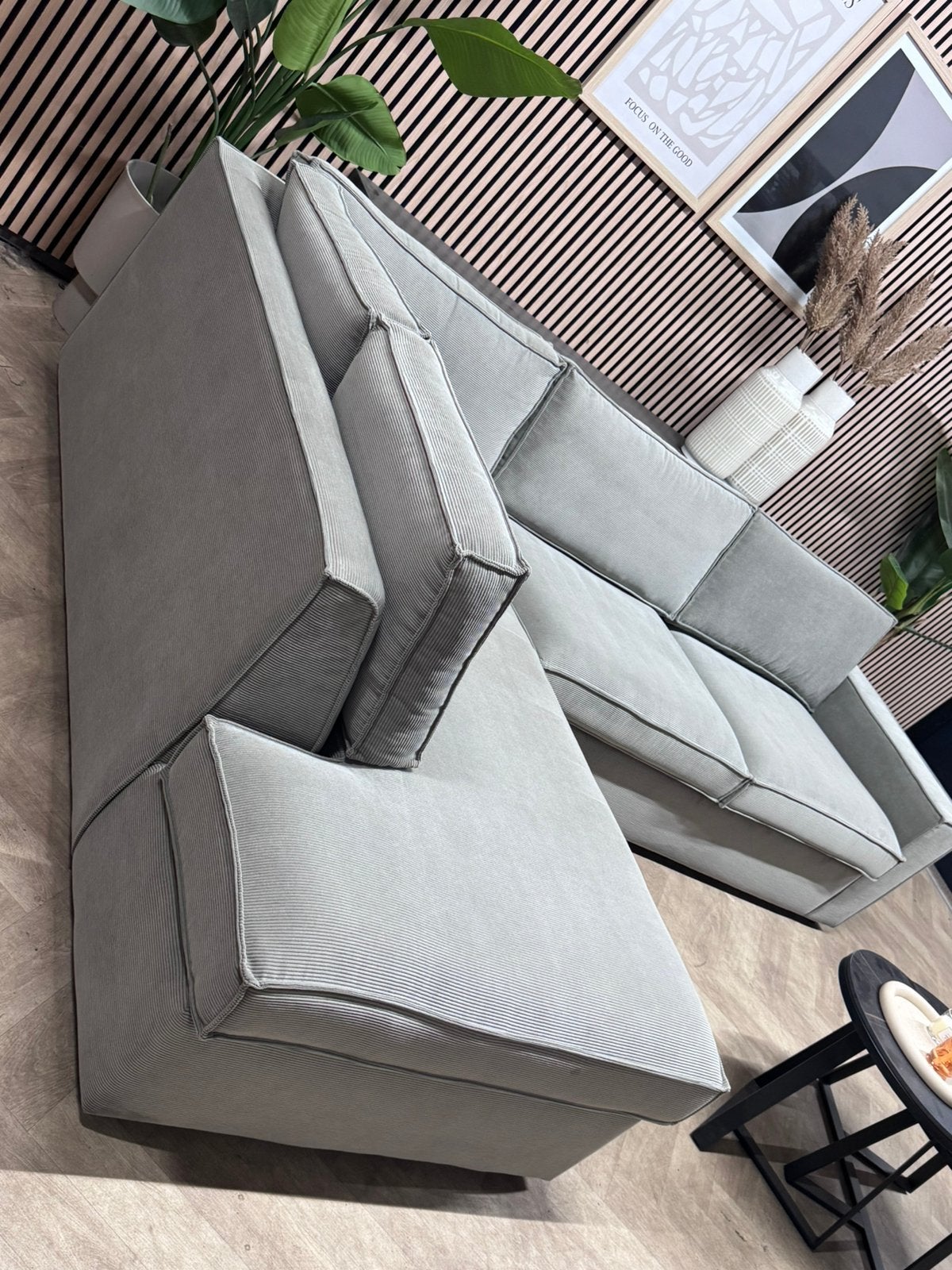 ZGAN | WOOOD Thomas Hoekbank - Grijs - 285 x 195, 250 tot 300 cm, Woood ribstof hoekbank bank grijs modern tijdloos, -, -
