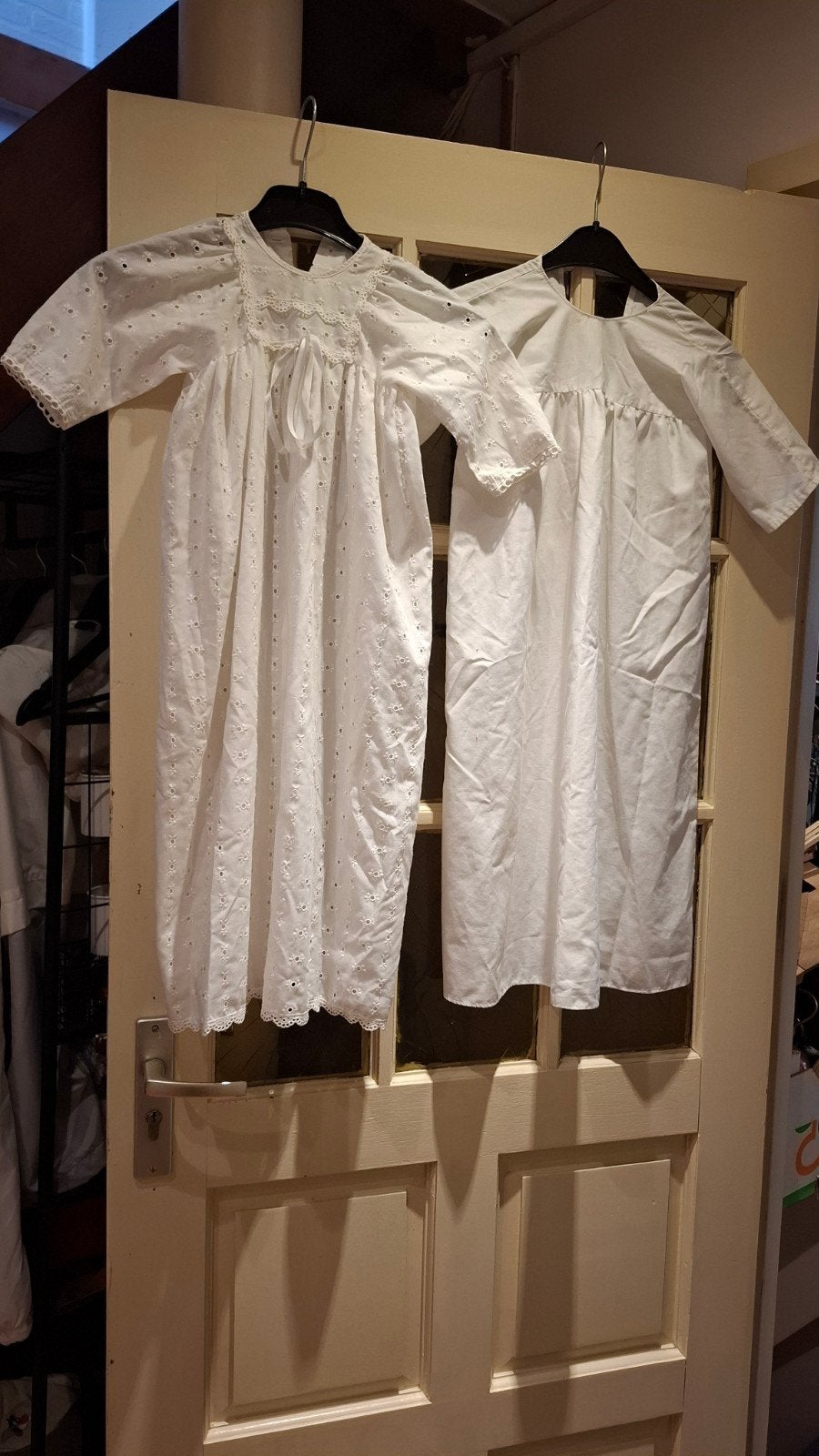 2x Antieke Doopjurkjes - Handgemaakt Kant en Broderie, Ophalen of Verzenden, Gebruikt, Handgemaakt, Jongetje of Meisje