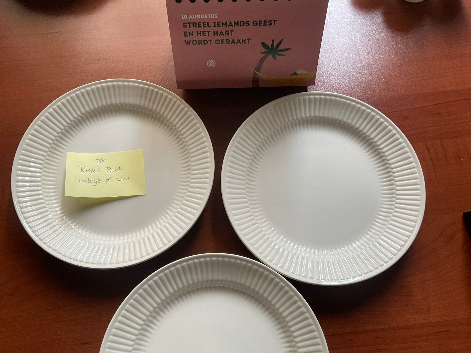 3 ontbijtborden ROYAL BOCH / roomkleur, ribbel in de rand, Huis en Inrichting, Ophalen of Verzenden, Porselein, Overige stijlen