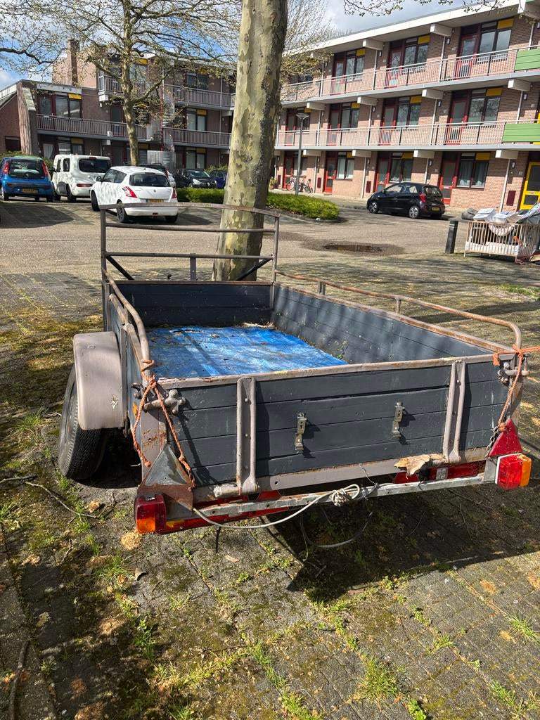 Aanhanger met gebroken as - Ideaal voor onderdelen of opknap, Auto diversen, Aanhangers en Bagagewagens, Ophalen, Gebruikt