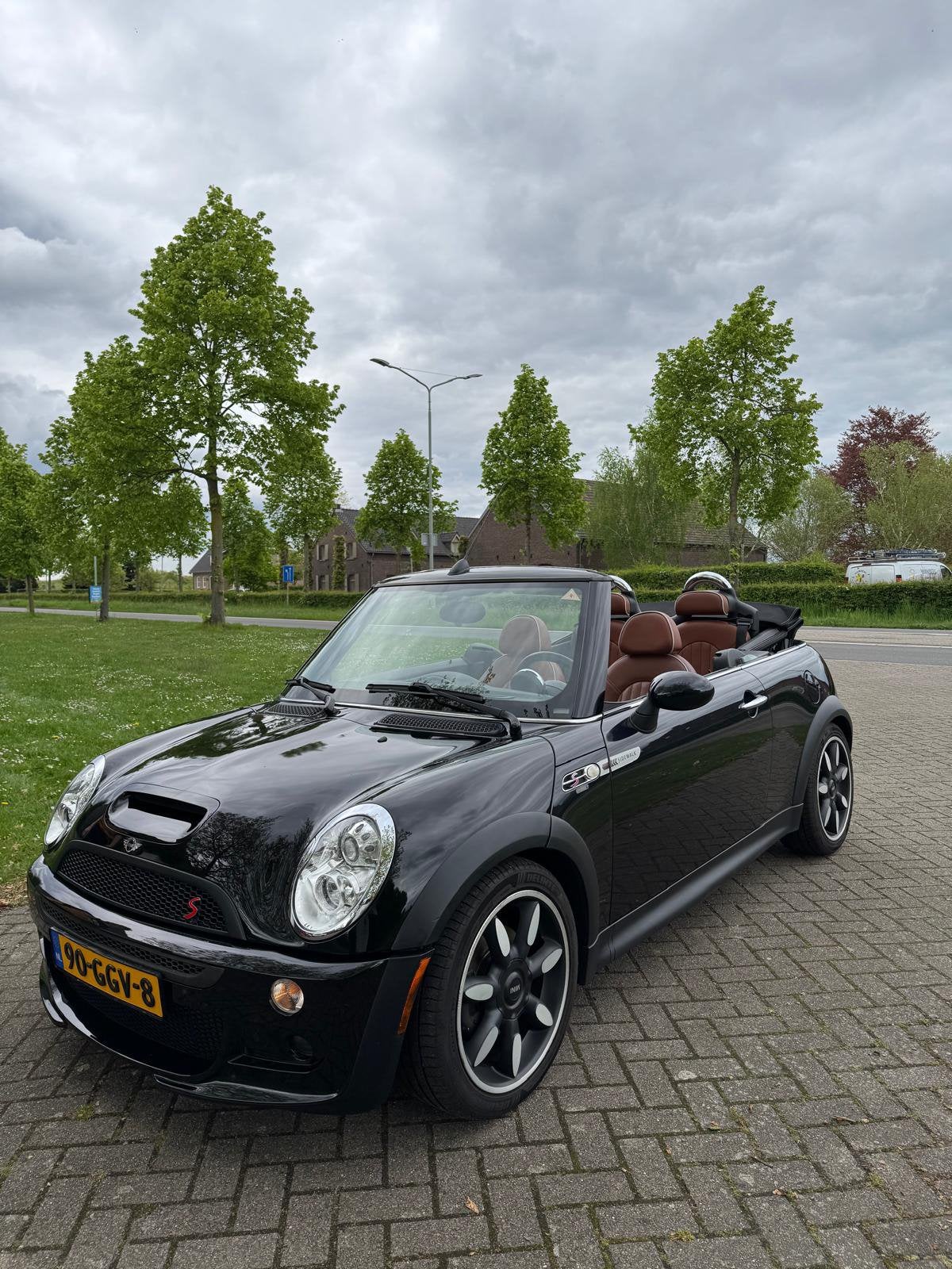 Mini 1.6 16V Cooper S Cabrio 2008 Zwart, Auto's, Voorwielaandrijving, 4 cilinders, Cabriolet, 4 stoelen