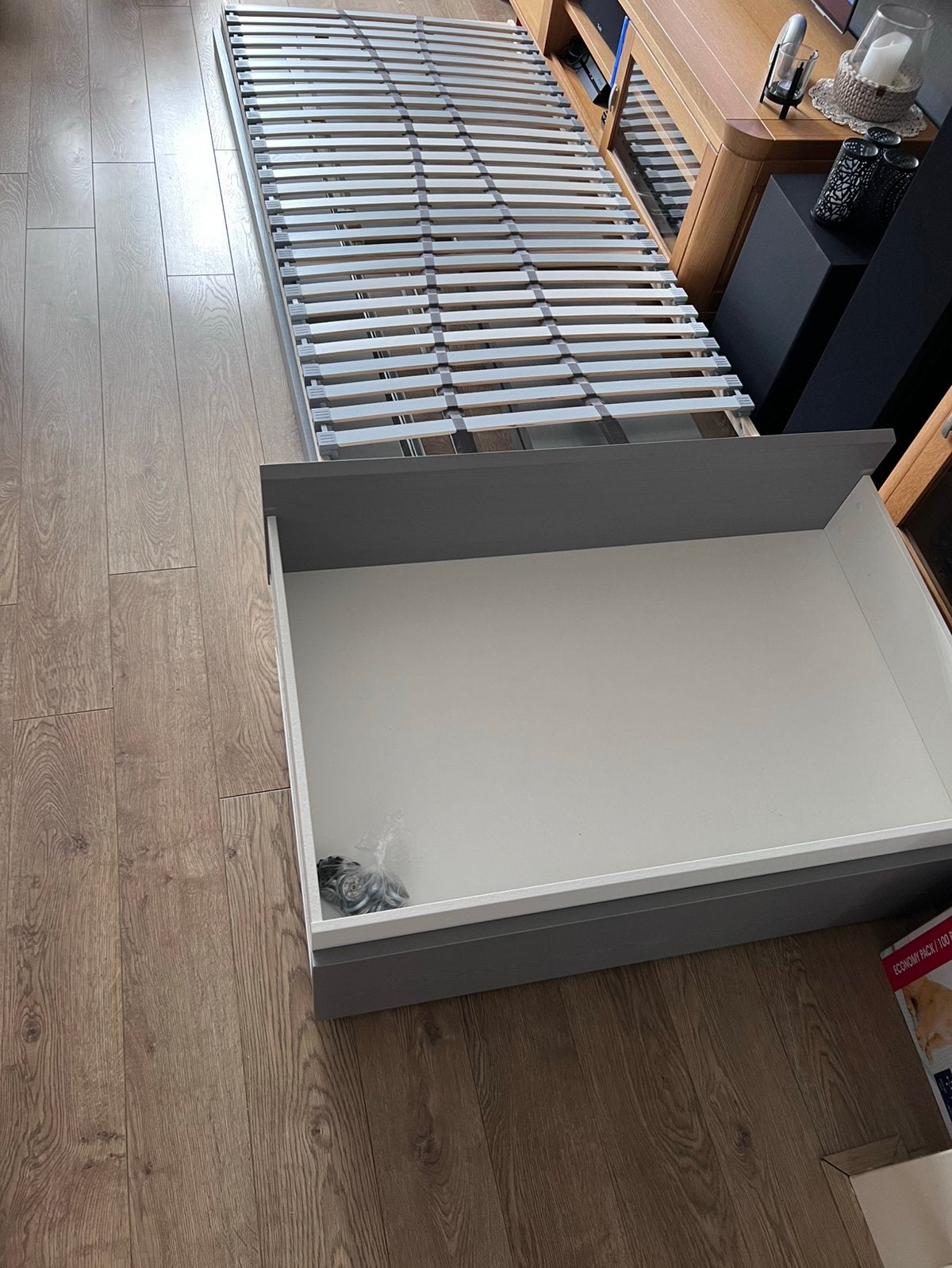 Ikea MALM bed 210 x 90 Cm Grijs + 2 lades T.E.A.B., Ophalen, Gebruikt, 90 cm, Eenpersoons