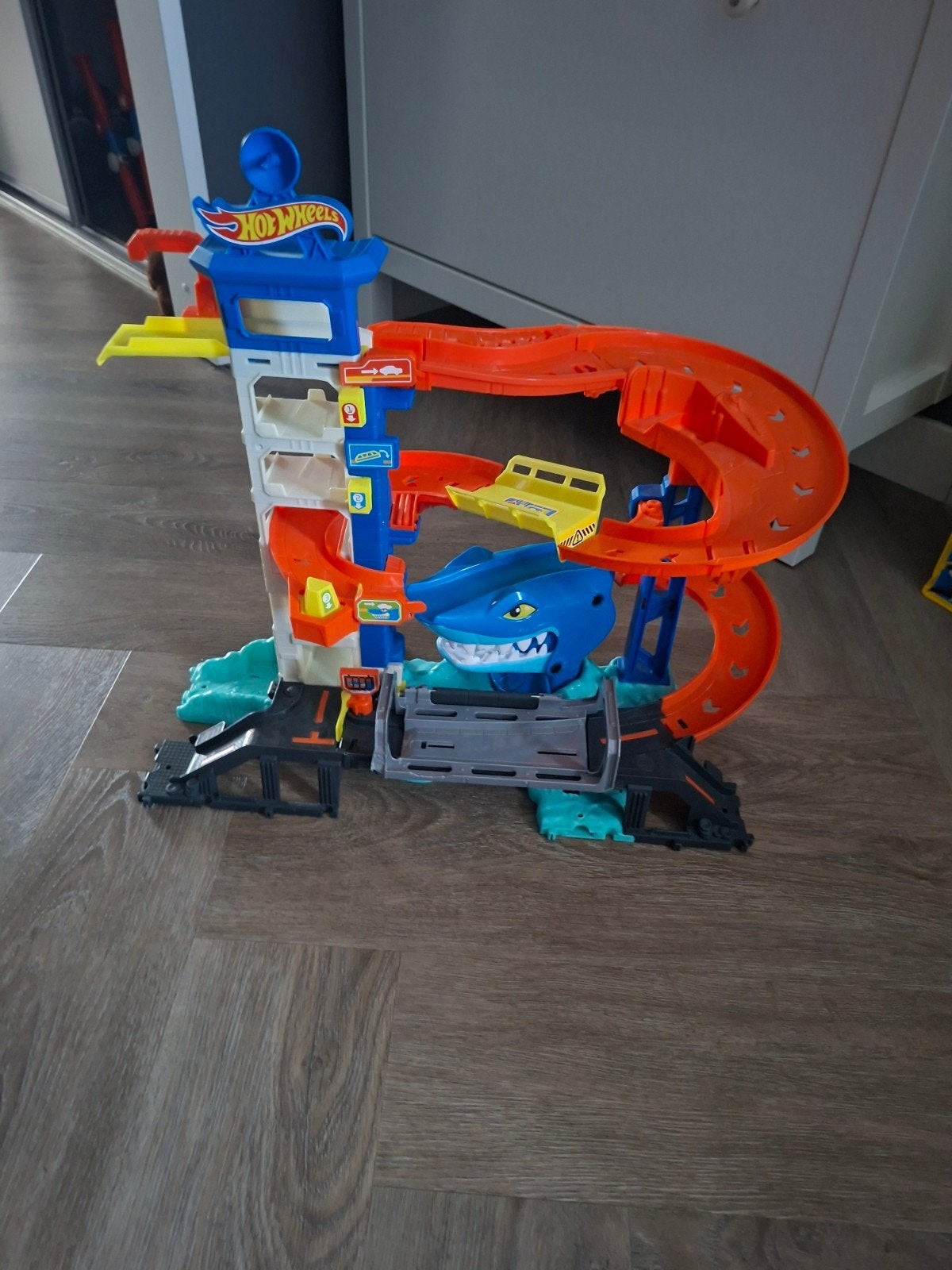Hotwheels garage, Kinderen en Baby's, Speelgoed | Racebanen, Ophalen, Zo goed als nieuw, Handmatig, Hot Wheels