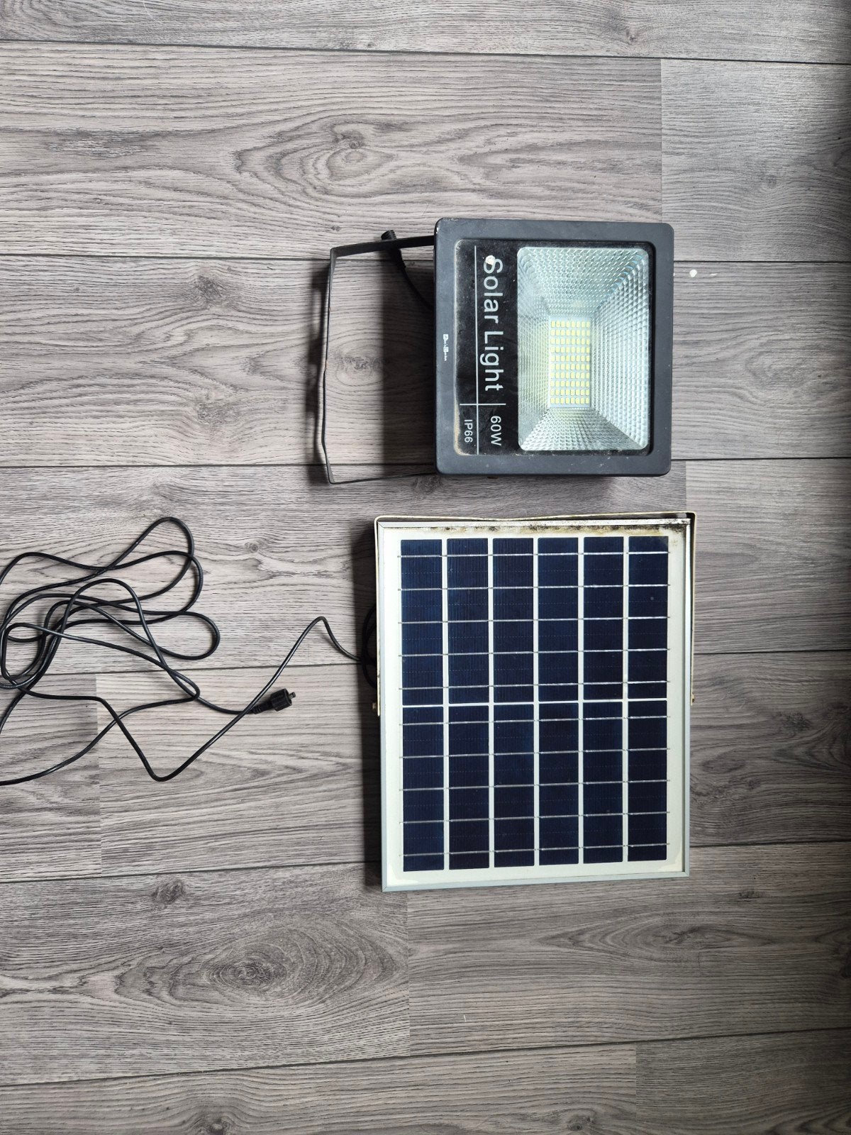 LED Lamp 60W met Zonnepaneel - Solar Licht, Ophalen of Verzenden, Gebruikt