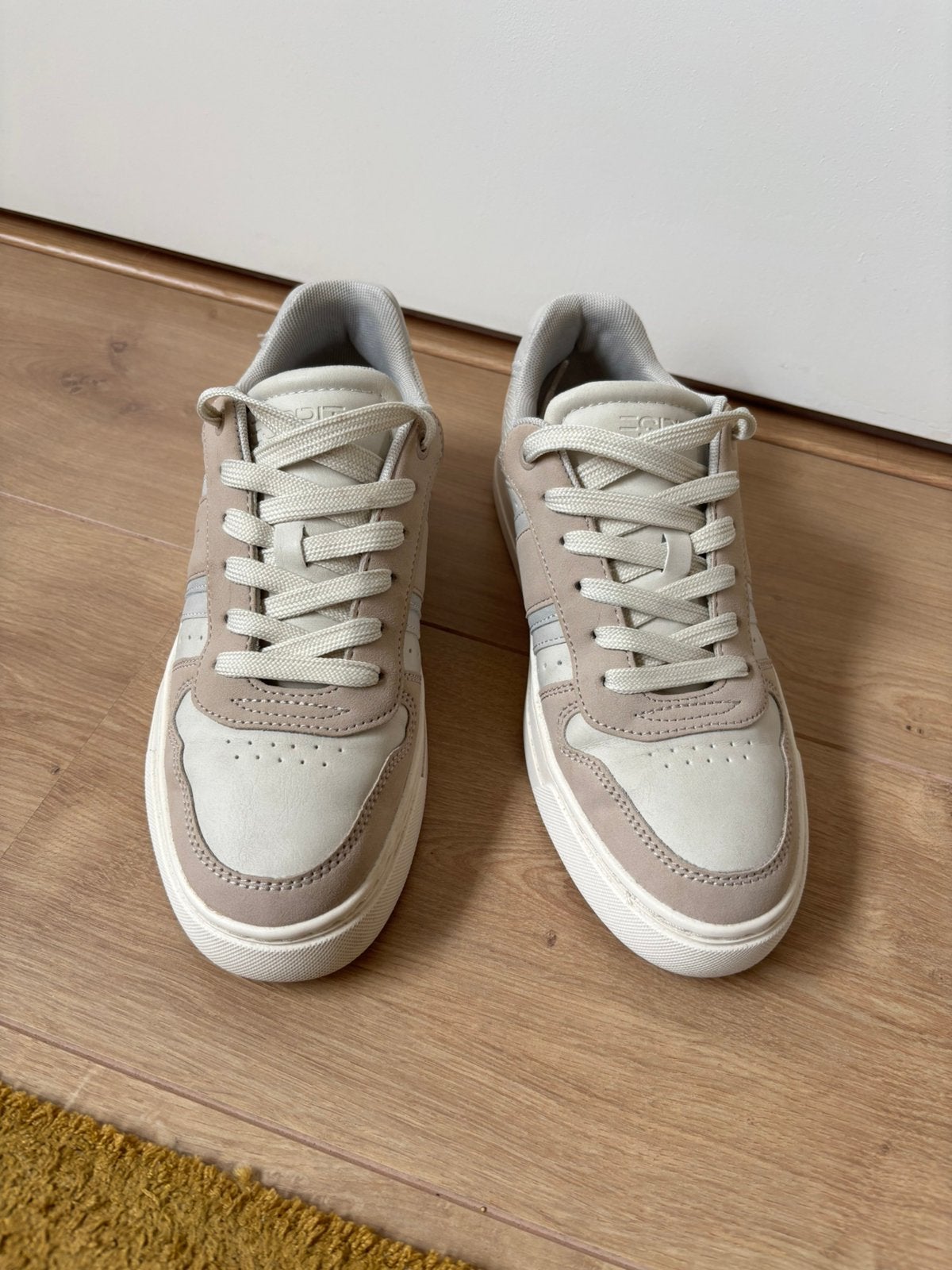 Sneakers Esprit, Beige, Ophalen of Verzenden, Sneakers of Gympen, Zo goed als nieuw