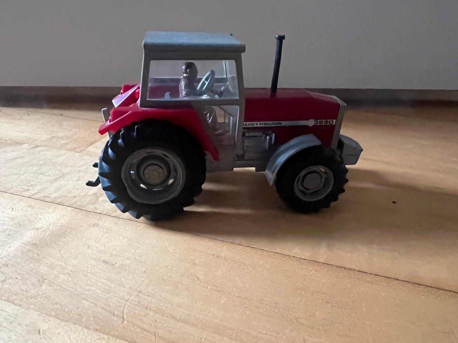Massey Ferguson MF 3680, Ophalen of Verzenden, Zo goed als nieuw, Tractor of Landbouw, Britains