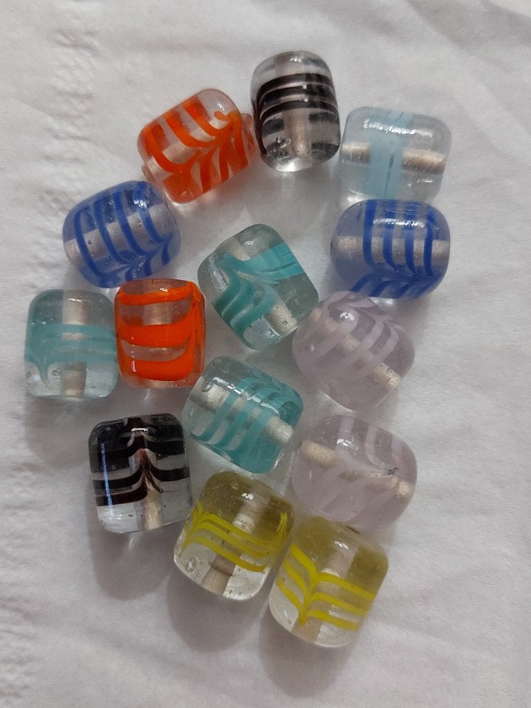 Transparante met verschillende kleuren glaskralen, Verzenden, Nieuw, Kraal