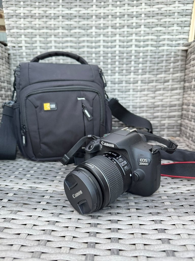 Canon EOS 2000D Camera en accessoires, Ophalen, Spiegelreflex, Canon, Zo goed als nieuw
