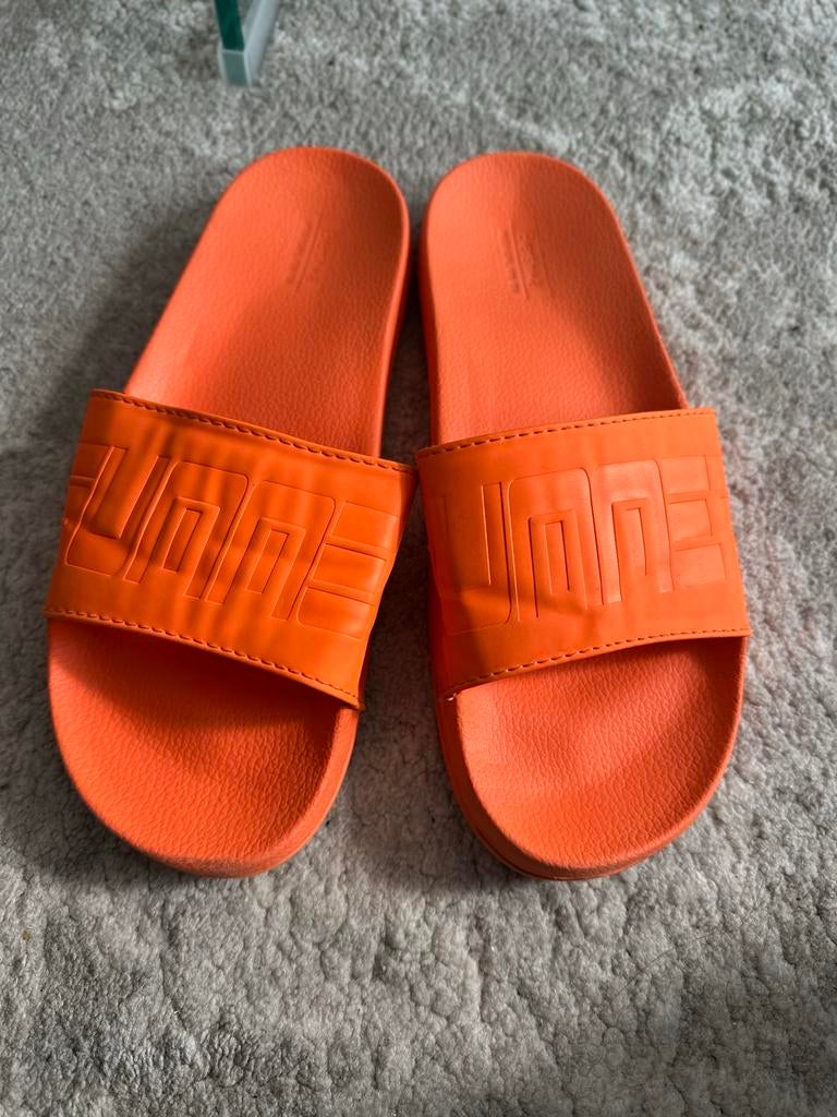 Bershka Oranje Slippers Maat 38/39, Ophalen of Verzenden, Gedragen, Oranje, Slippers