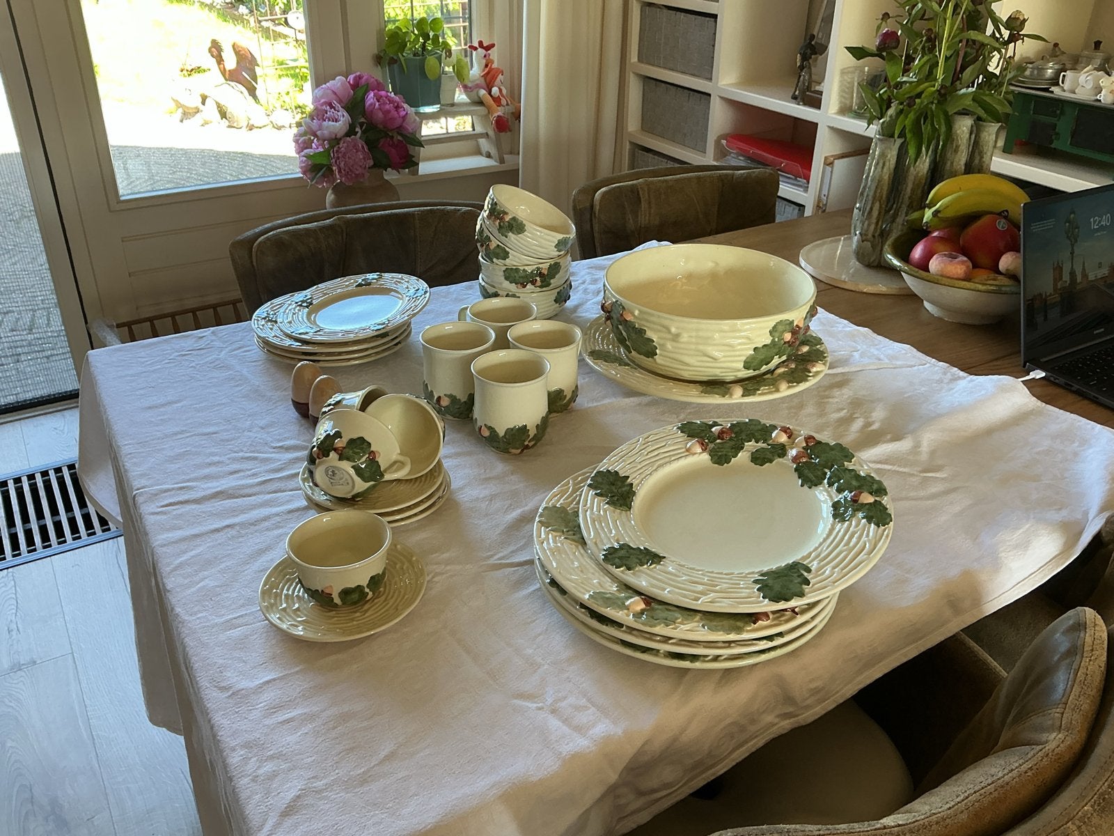 Uitgebreid Portugees aardewerk servies met eikelmotief, Gebruikt, Ophalen of Verzenden, Overige stijlen, Aardewerk