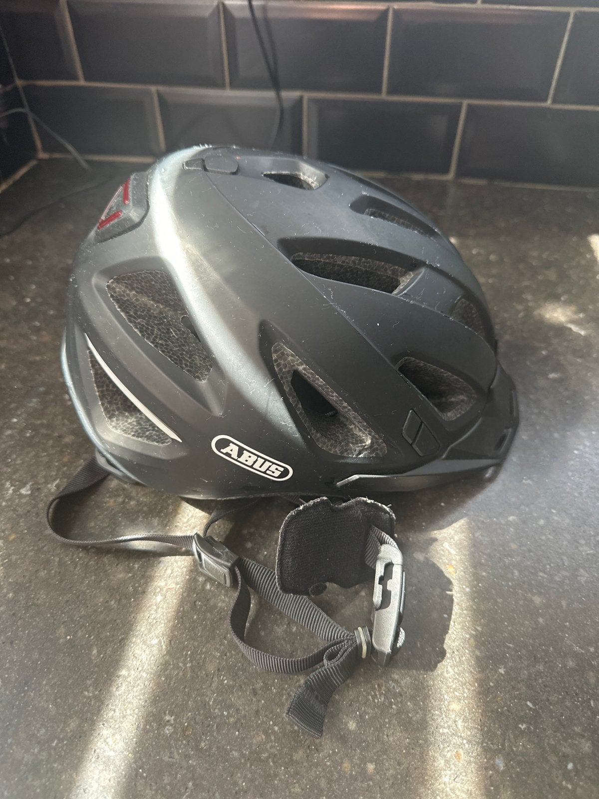 ABUS Urban-I 3.0 Fietshelm met LED-achterlicht, Fietsen en Brommers, Fietsaccessoires | Fietshelmen, Ophalen of Verzenden, Gebruikt
