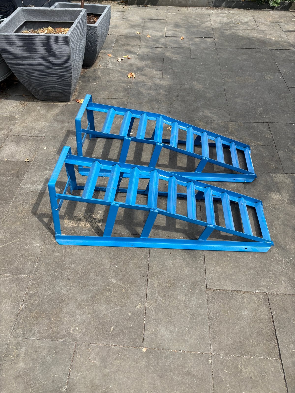 Set van 2 blauwe oprij bokken voor auto, Ophalen, Zo goed als nieuw