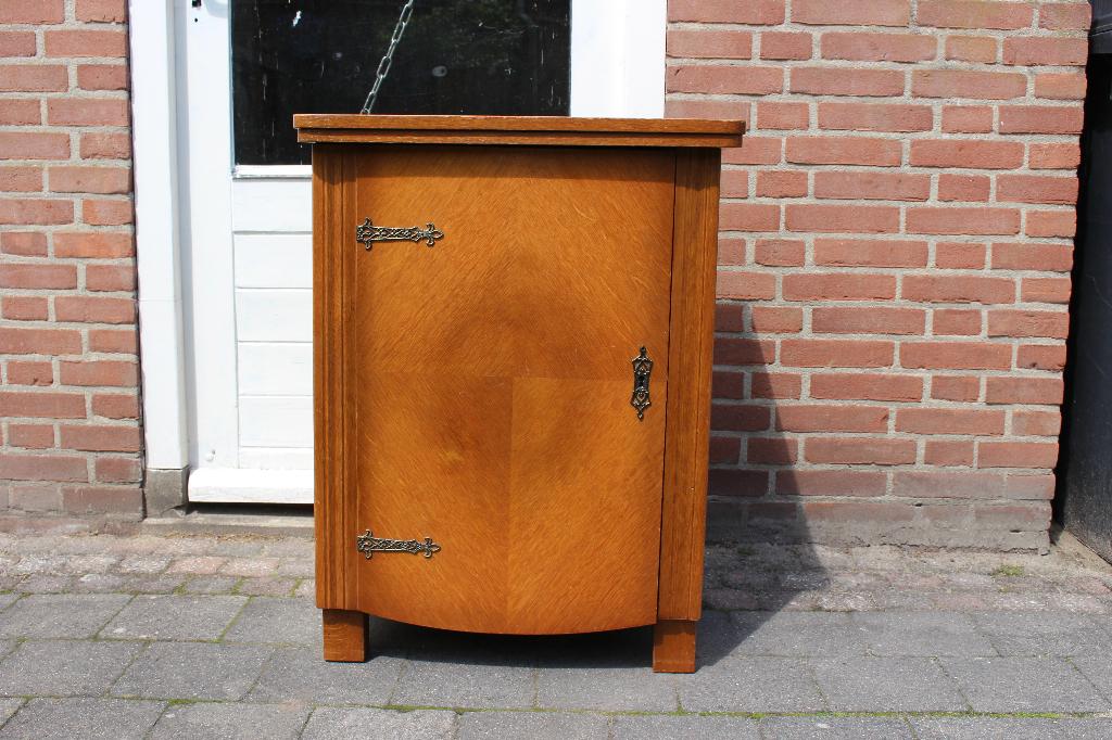 Naaimachine in kastje, Ophalen