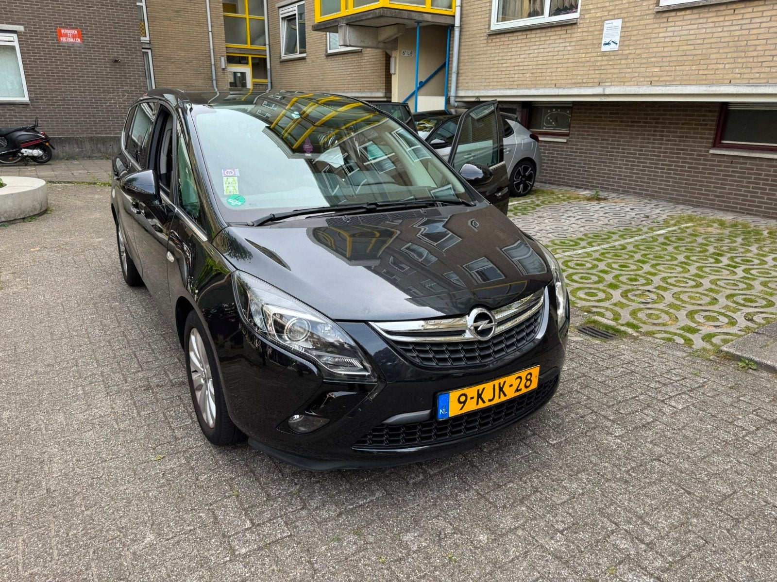Opel Zafira 1.4 T 103KW AUT 2012 Zwart, 1250 kg, 4 cilinders, Parkeersensor, 7 stoelen