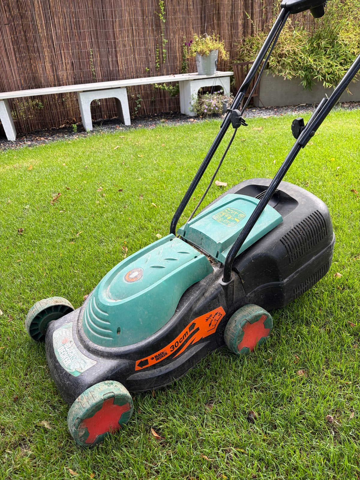 Black & Decker grasmaaier 30cm maaibreedte, Tuin en Terras, Ophalen, Cirkelmaaier, Gebruikt, Elektrische grasmaaier