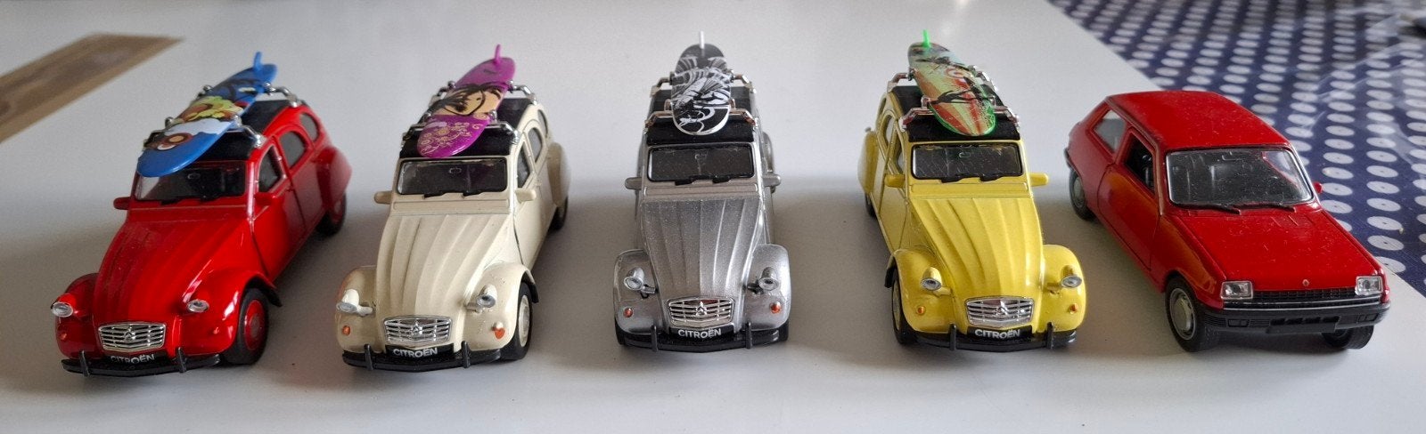 Citroën 2CV Surf + Renault 5. Vijf stuks € 25,--, Ophalen of Verzenden, Nieuw, Auto, Welly