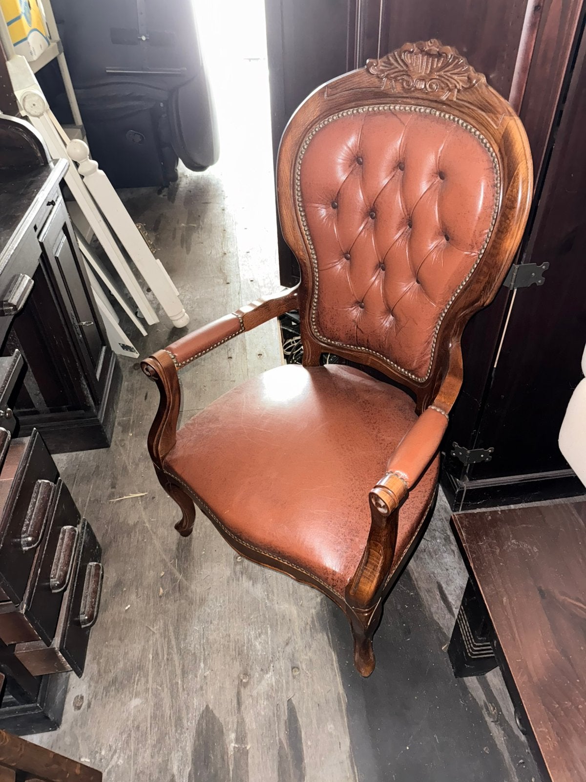 Prachtige klassieke fauteuil in Chesterfield-stijl., Ophalen
