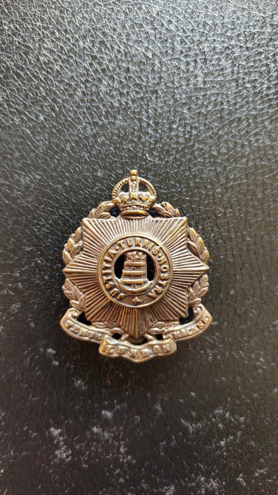Originele WW1 capbadge 10th London Regiment., Ophalen of Verzenden, Landmacht, Engeland, Embleem of Badge