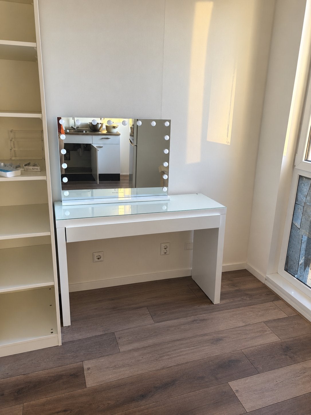 Witte make-up tafel met spiegel en verlichting, Ophalen, Zo goed als nieuw, Hout, 100 tot 150 cm